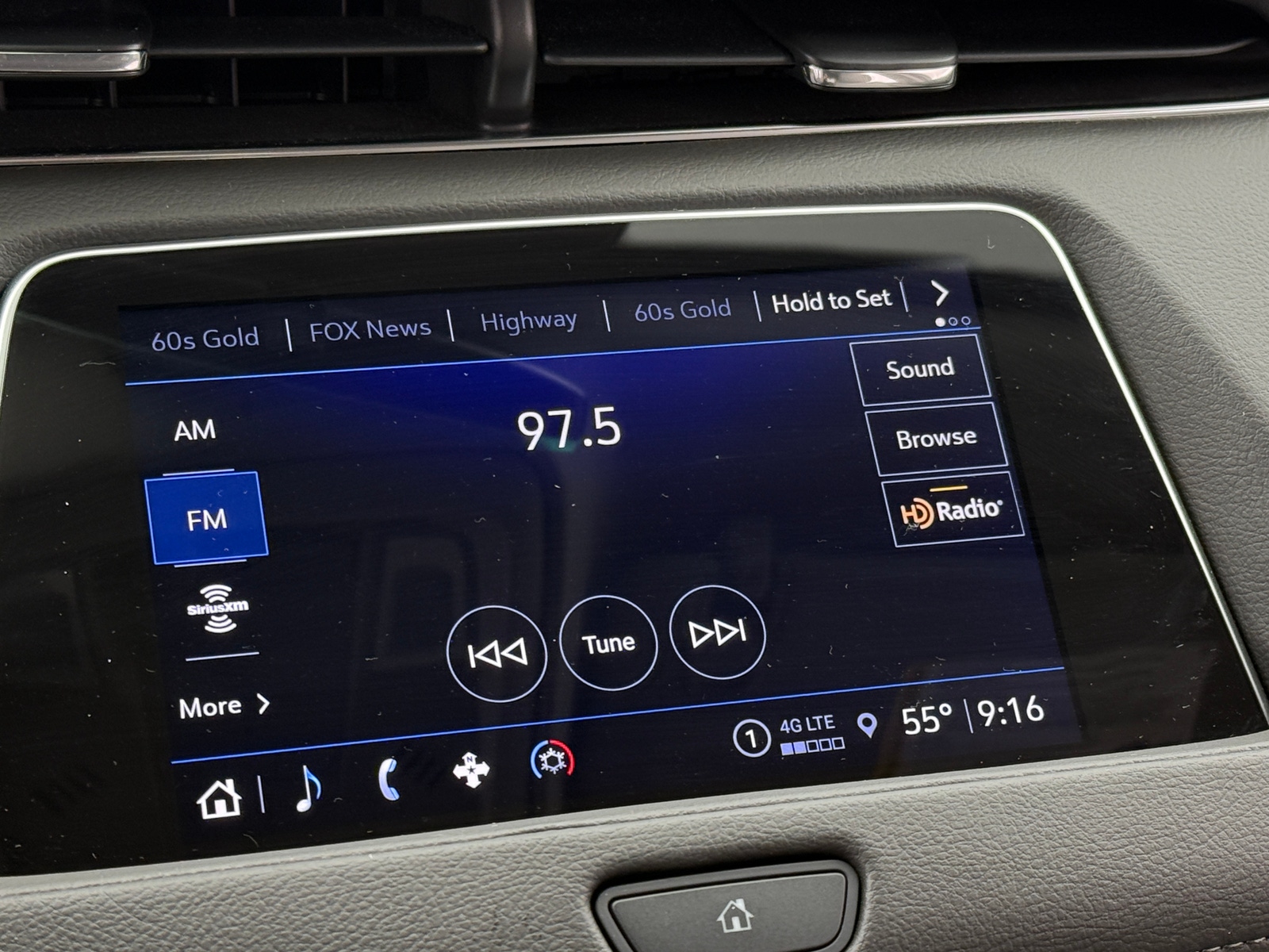 Thumbnail: 2023 Cadillac XT4 - 3