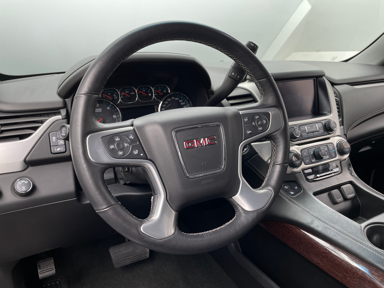 Thumbnail: 2018 GMC Yukon XL - 4