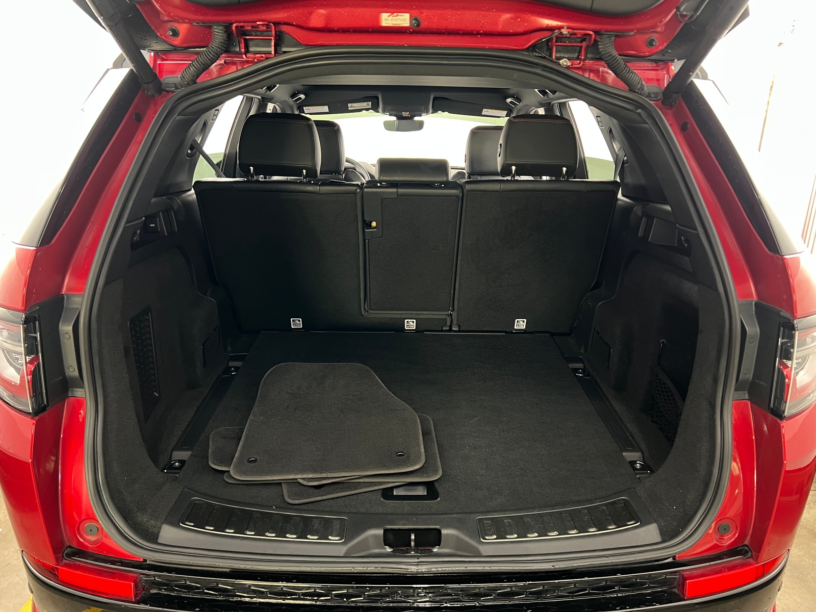 Thumbnail: 2020 Land Rover Discovery Sport - 6