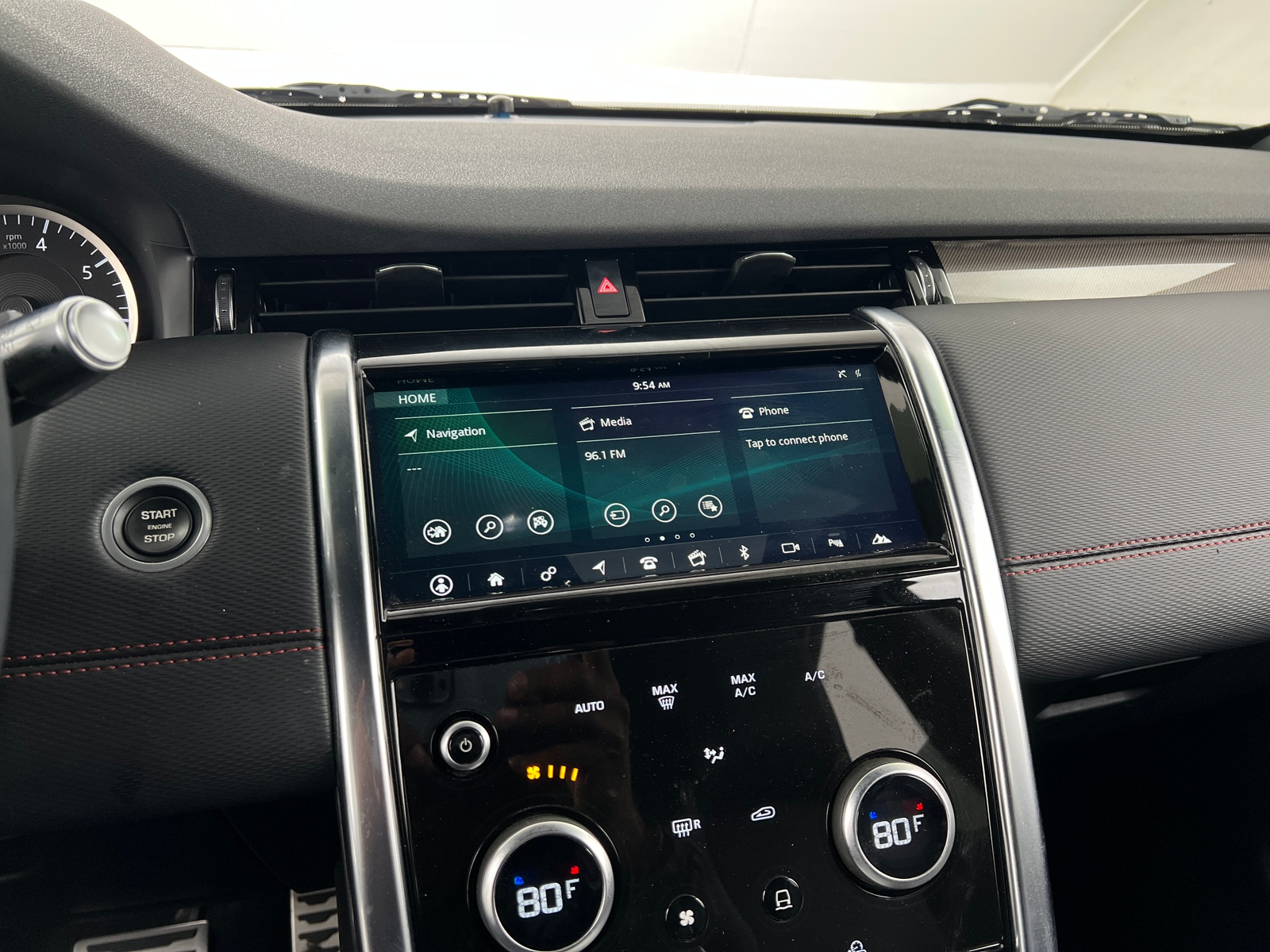 Thumbnail: 2020 Land Rover Discovery Sport - 3