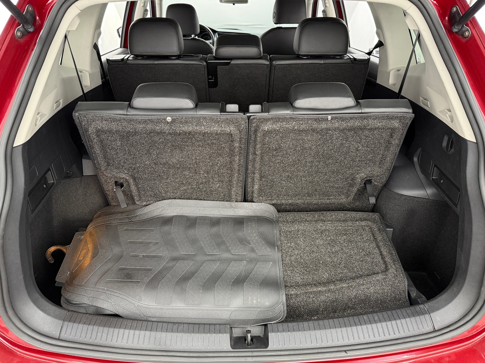 Thumbnail: 2018 Volkswagen Tiguan - 6