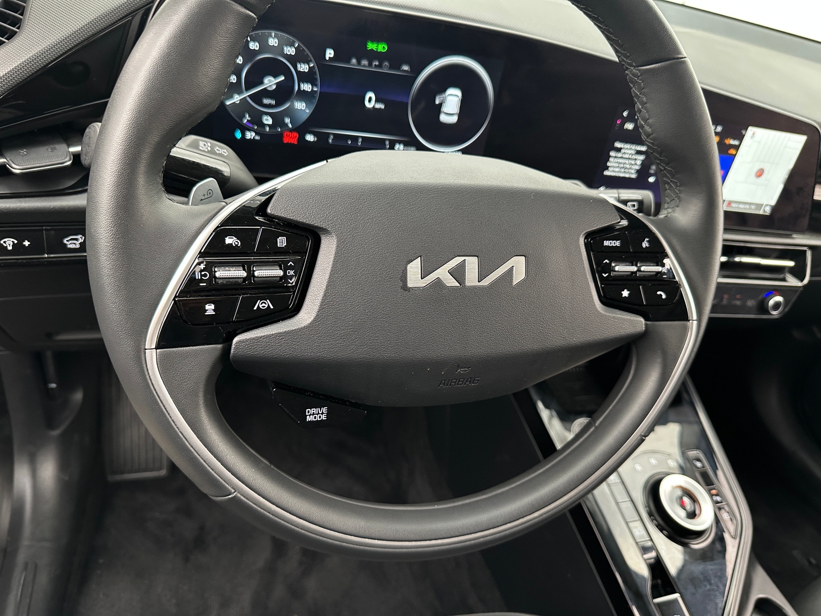 Thumbnail: 2023 Kia Niro - 4