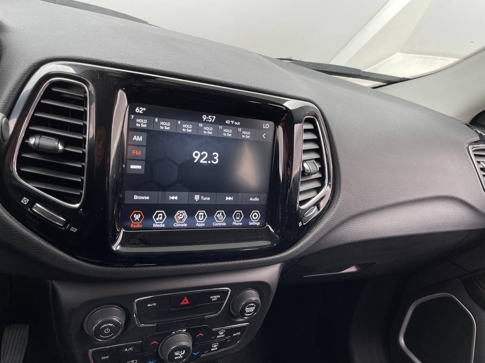 Thumbnail: 2020 Jeep Compass - 3