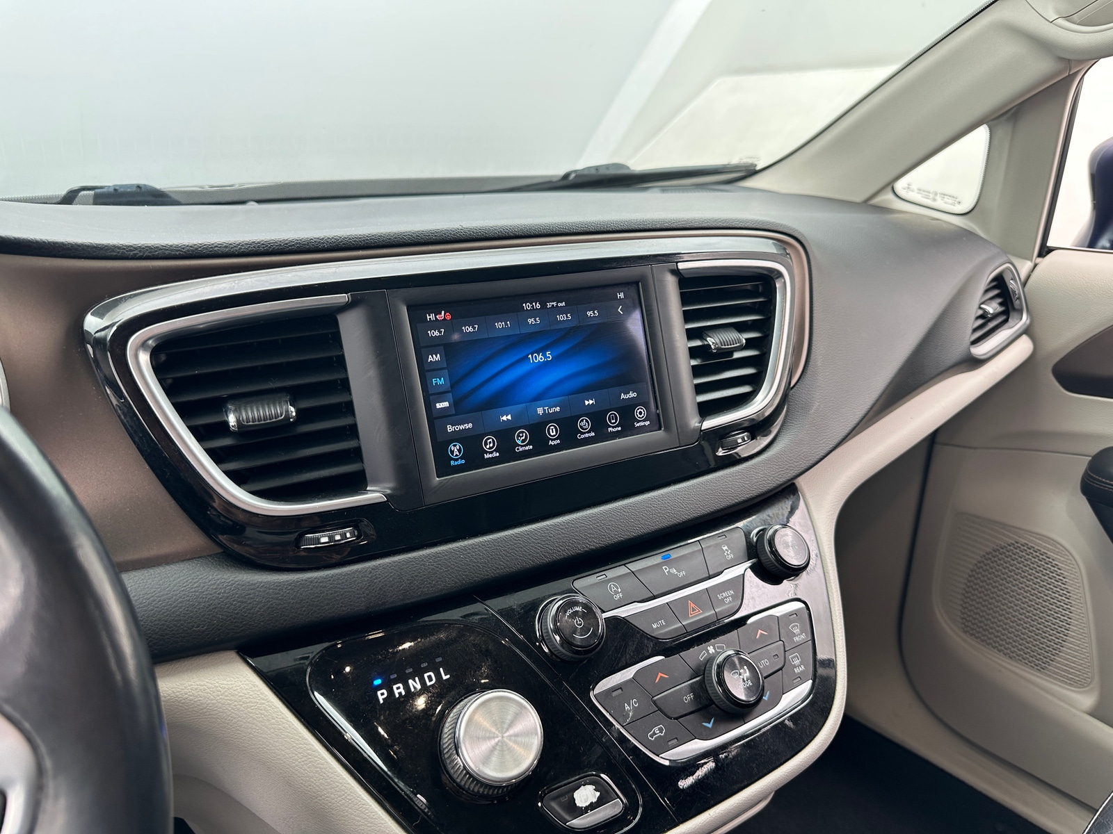 Thumbnail: 2019 Chrysler Pacifica - 3