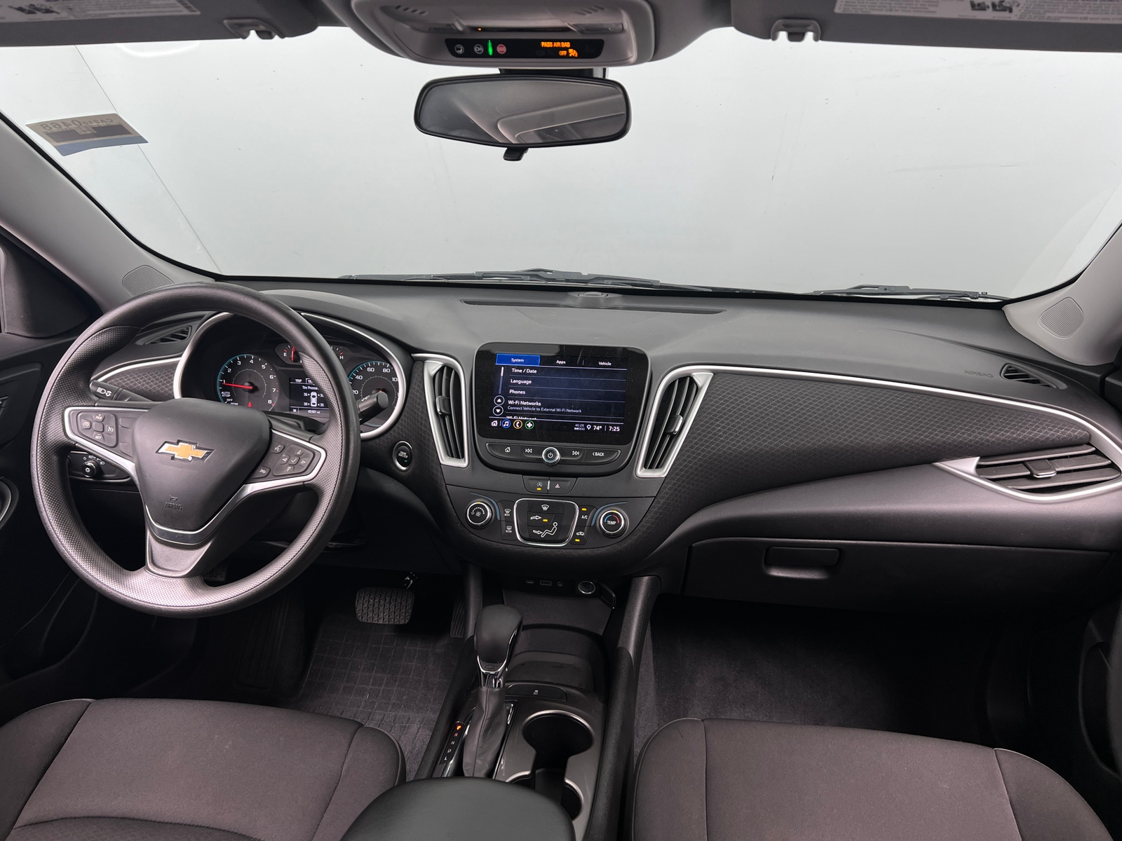 Thumbnail: 2022 Chevrolet Malibu - 3