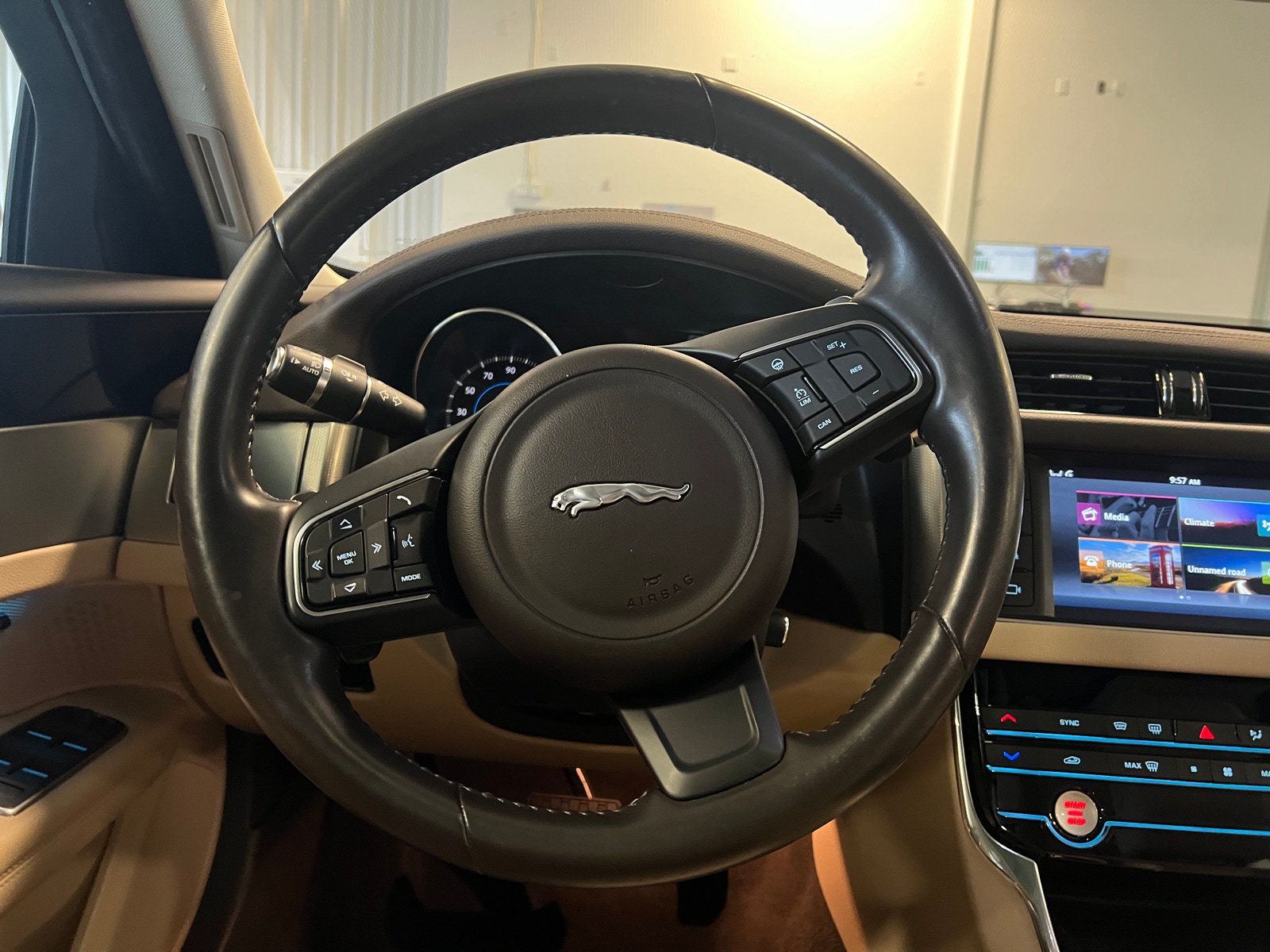 Thumbnail: 2017 Jaguar XF - 4