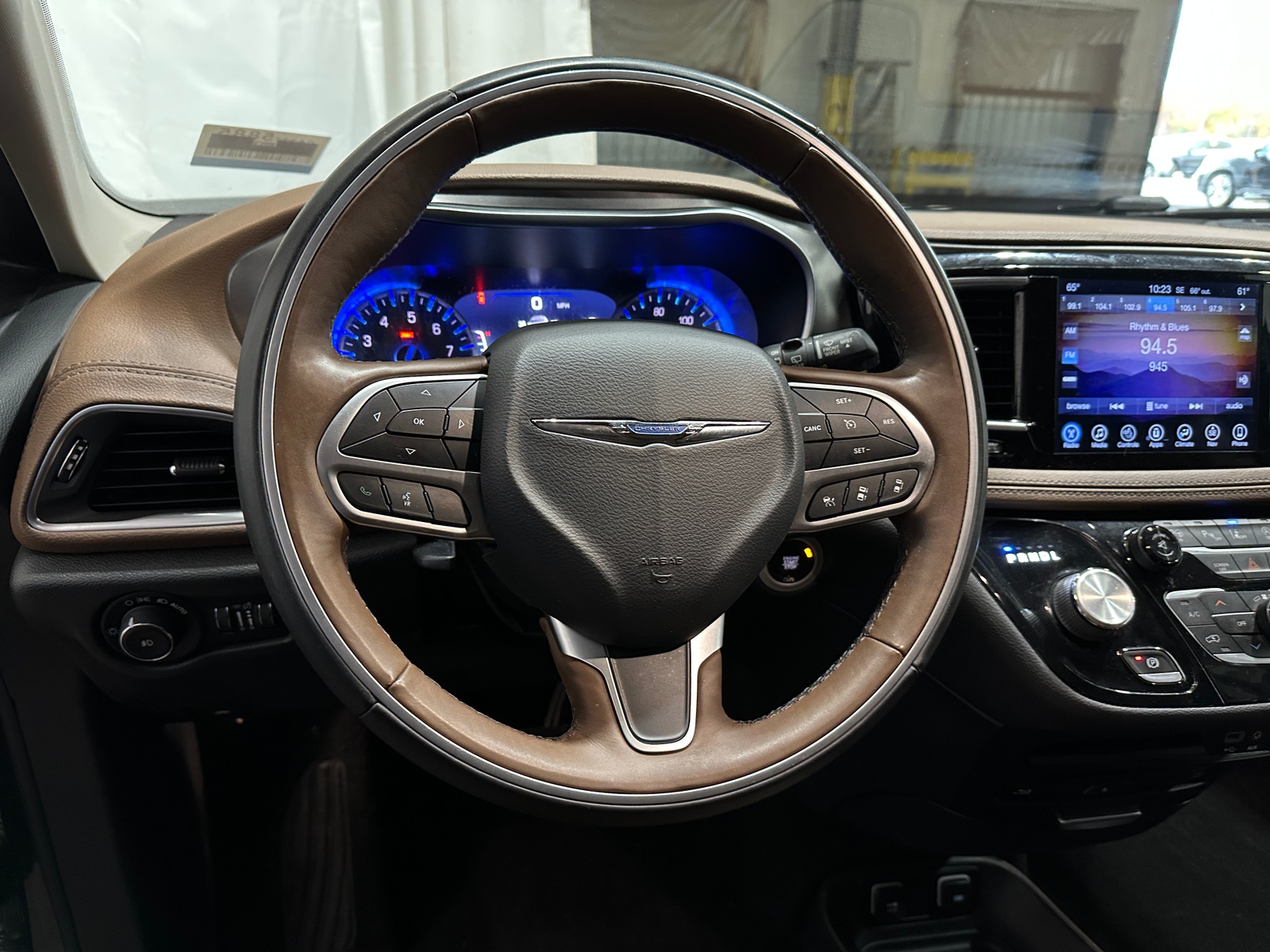 Thumbnail: 2017 Chrysler Pacifica - 4