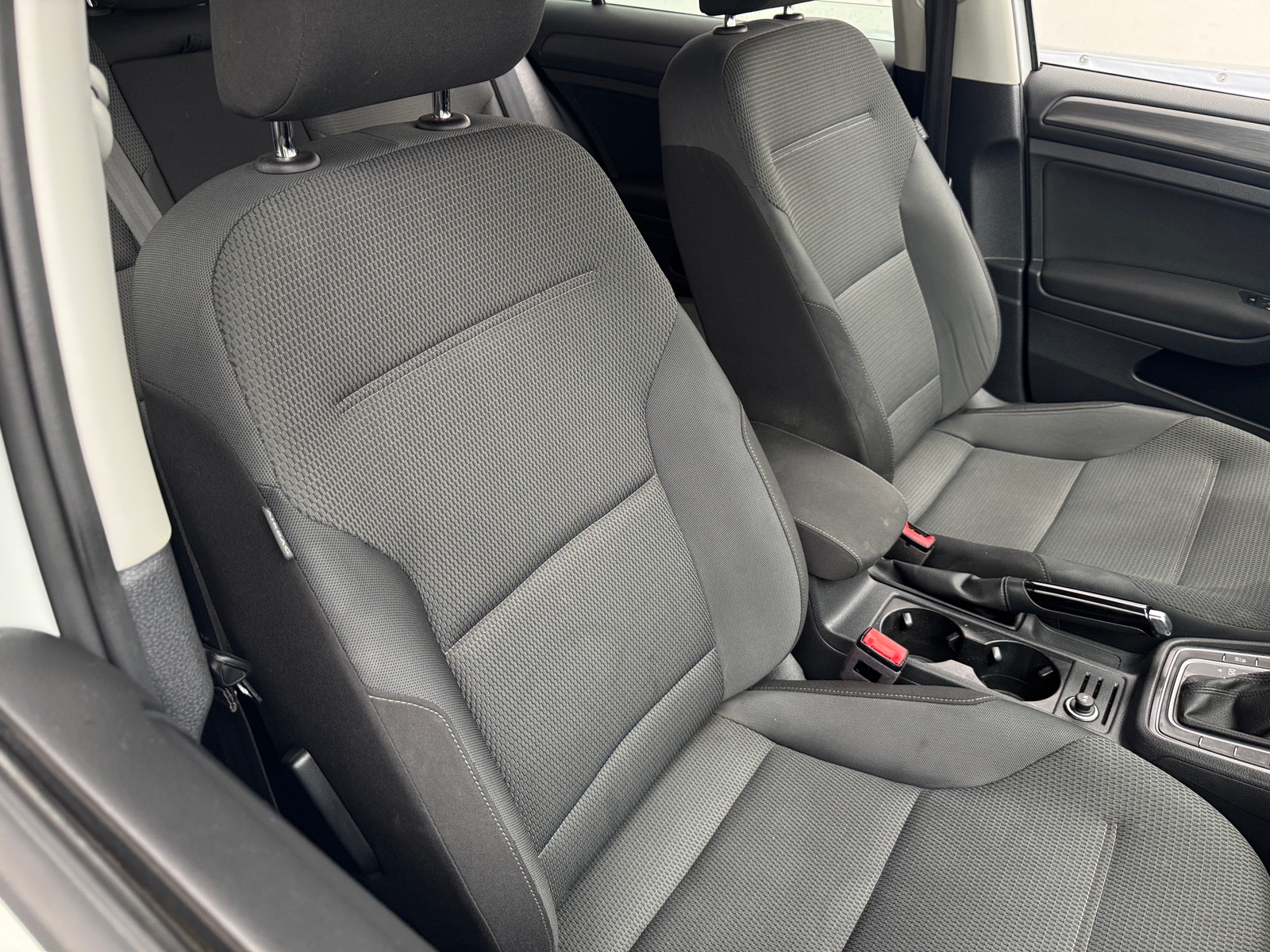 Thumbnail: 2018 Volkswagen e-Golf - 2