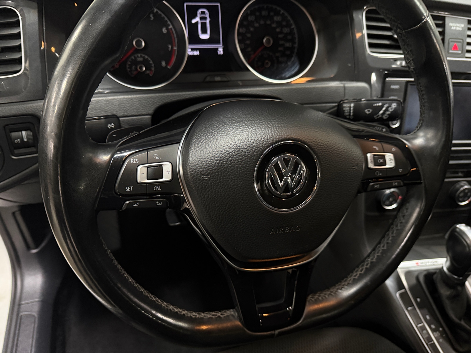 Thumbnail: 2018 Volkswagen e-Golf - 5