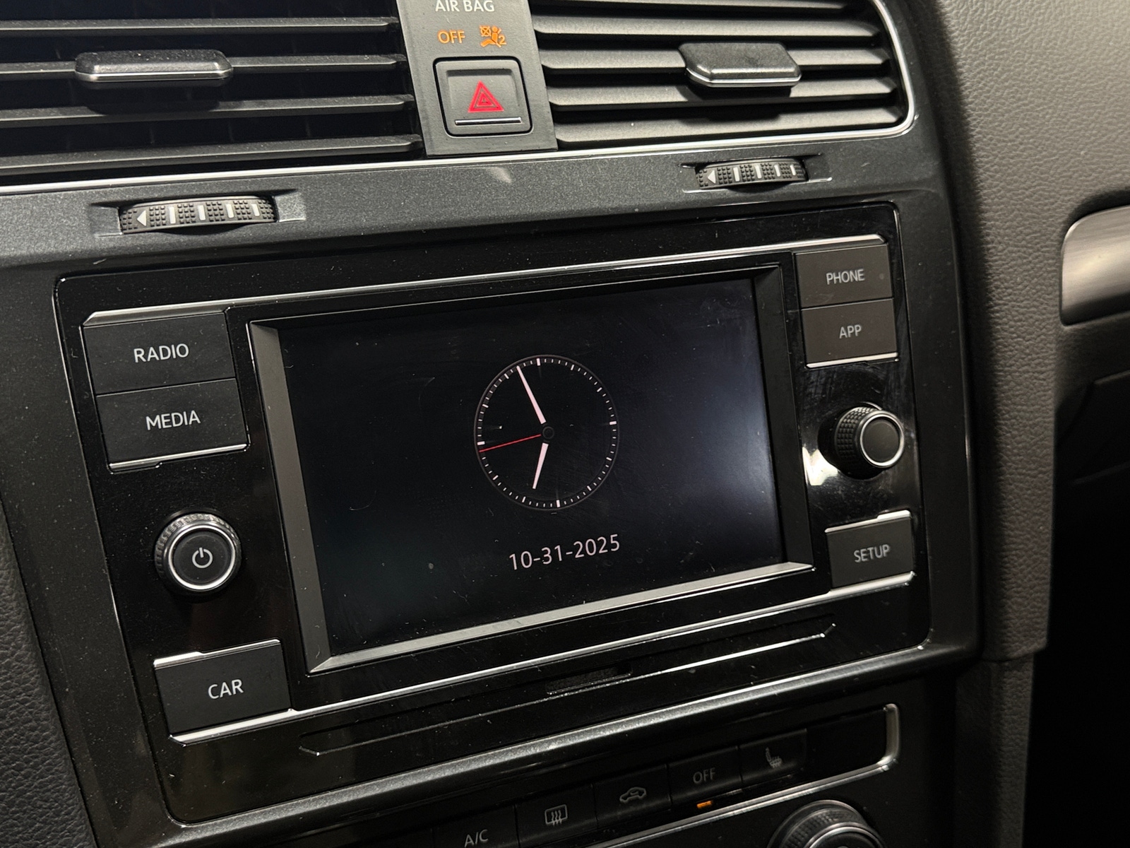 Thumbnail: 2018 Volkswagen e-Golf - 4