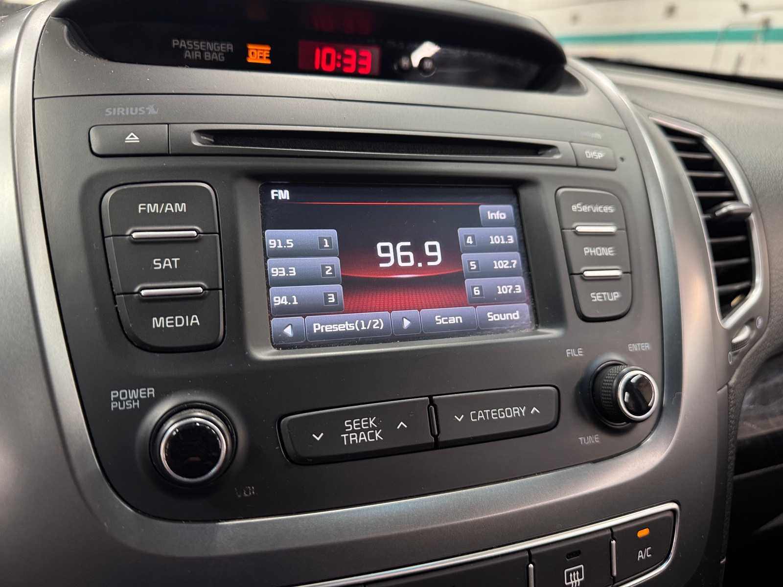 Thumbnail: 2015 Kia Sorento - 4