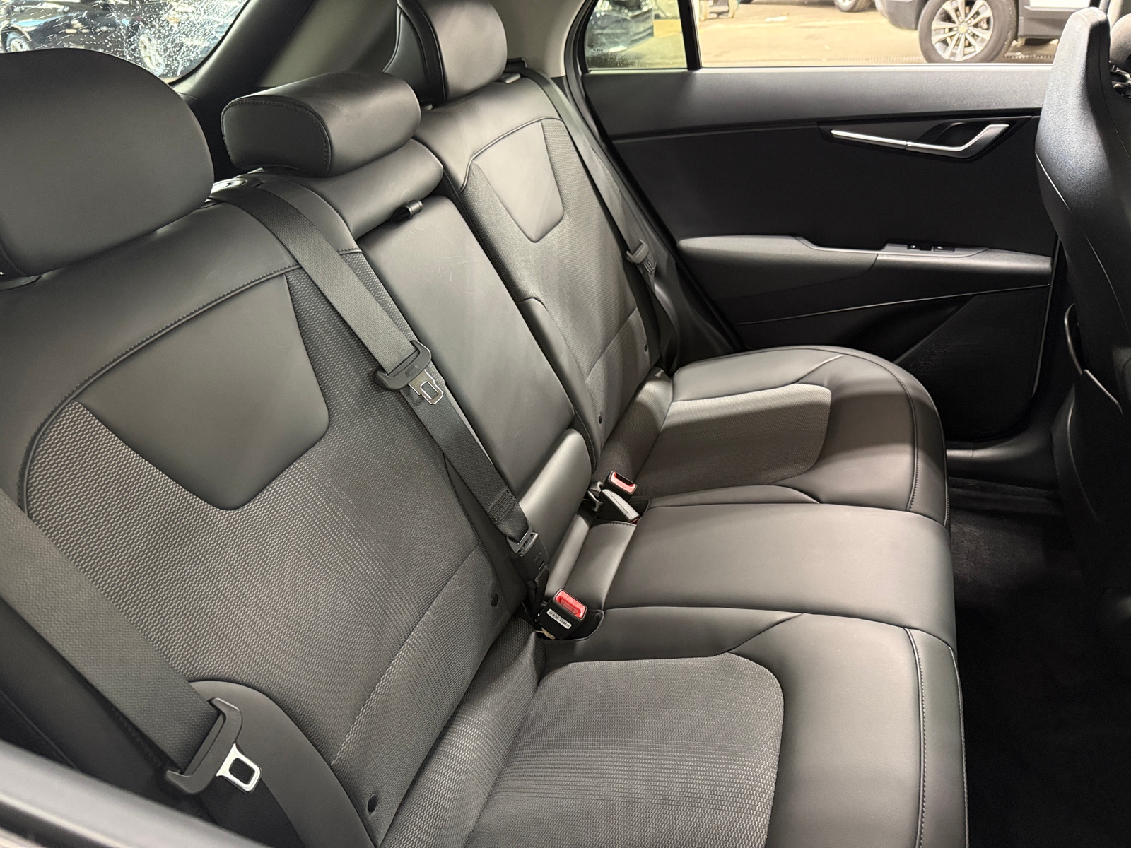 Thumbnail: 2023 Kia Niro - 5