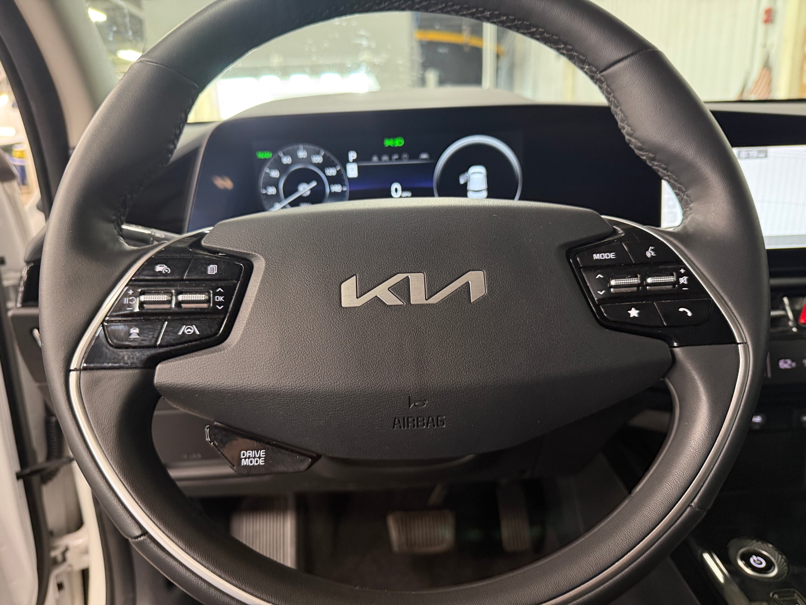 Thumbnail: 2023 Kia Niro - 4