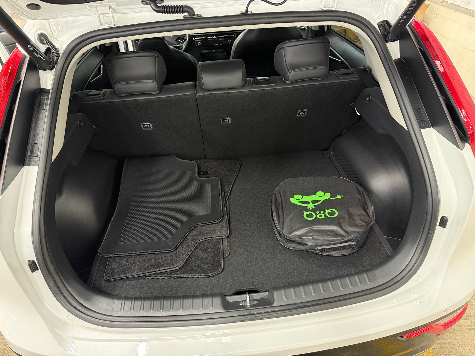 Thumbnail: 2023 Kia Niro - 6