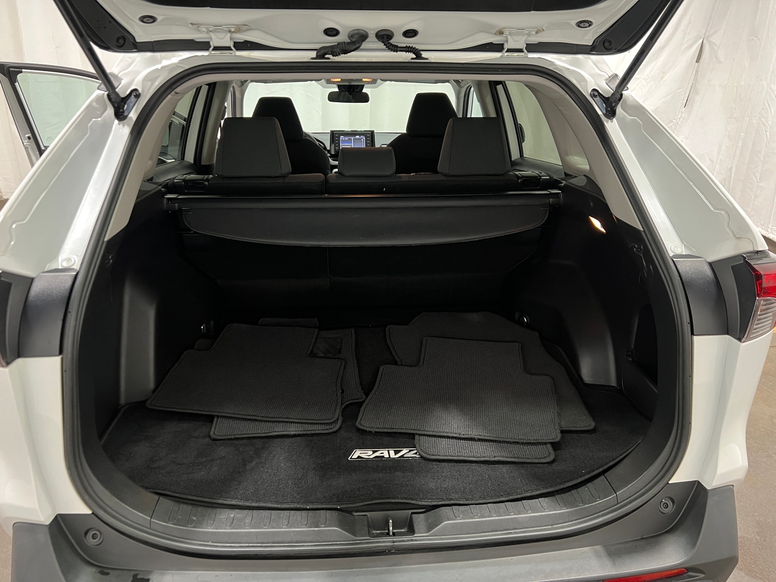 Thumbnail: 2019 Toyota RAV4 - 7