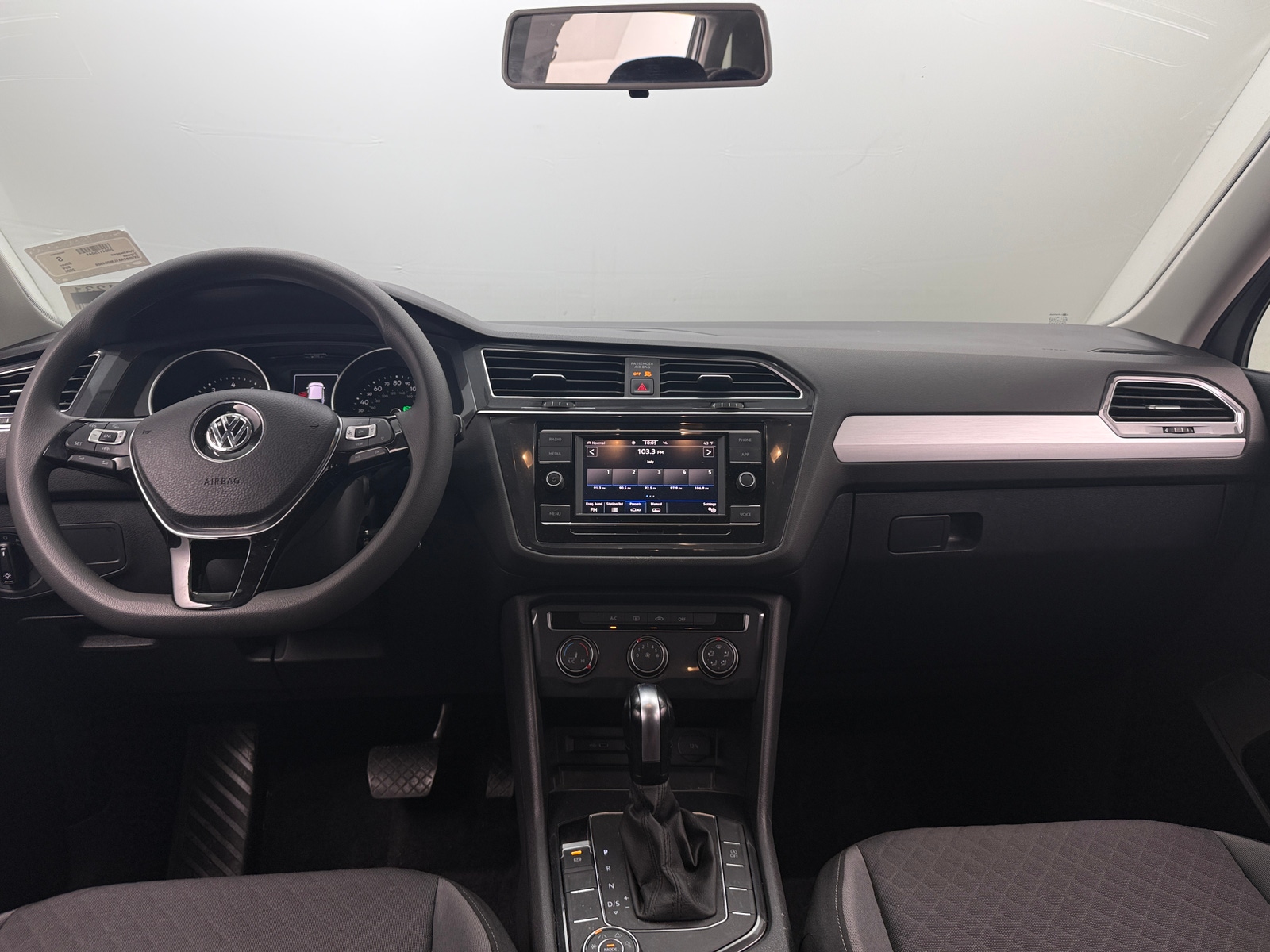 Thumbnail: 2020 Volkswagen Tiguan - 3