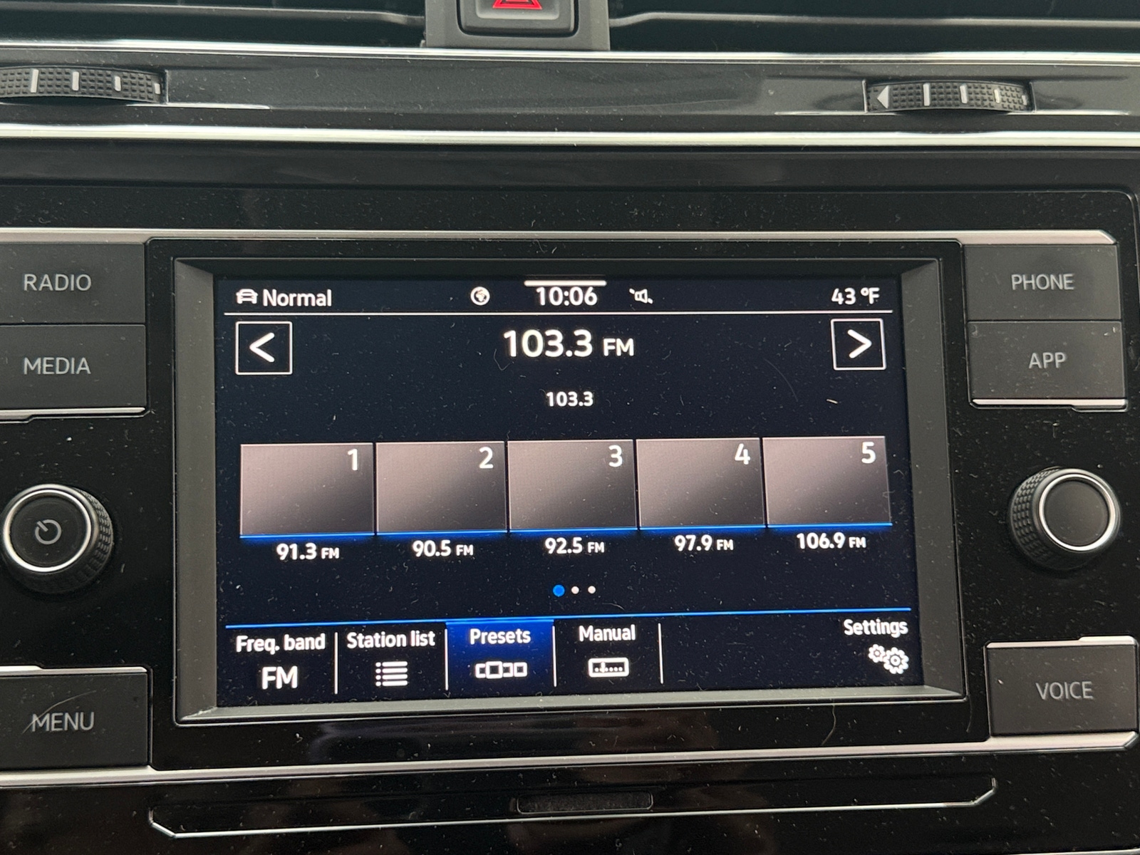 Thumbnail: 2020 Volkswagen Tiguan - 4