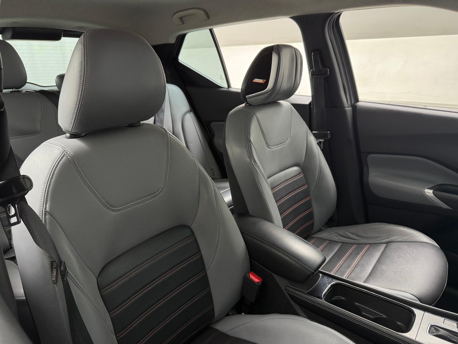 Thumbnail: 2023 Nissan Kicks - 2