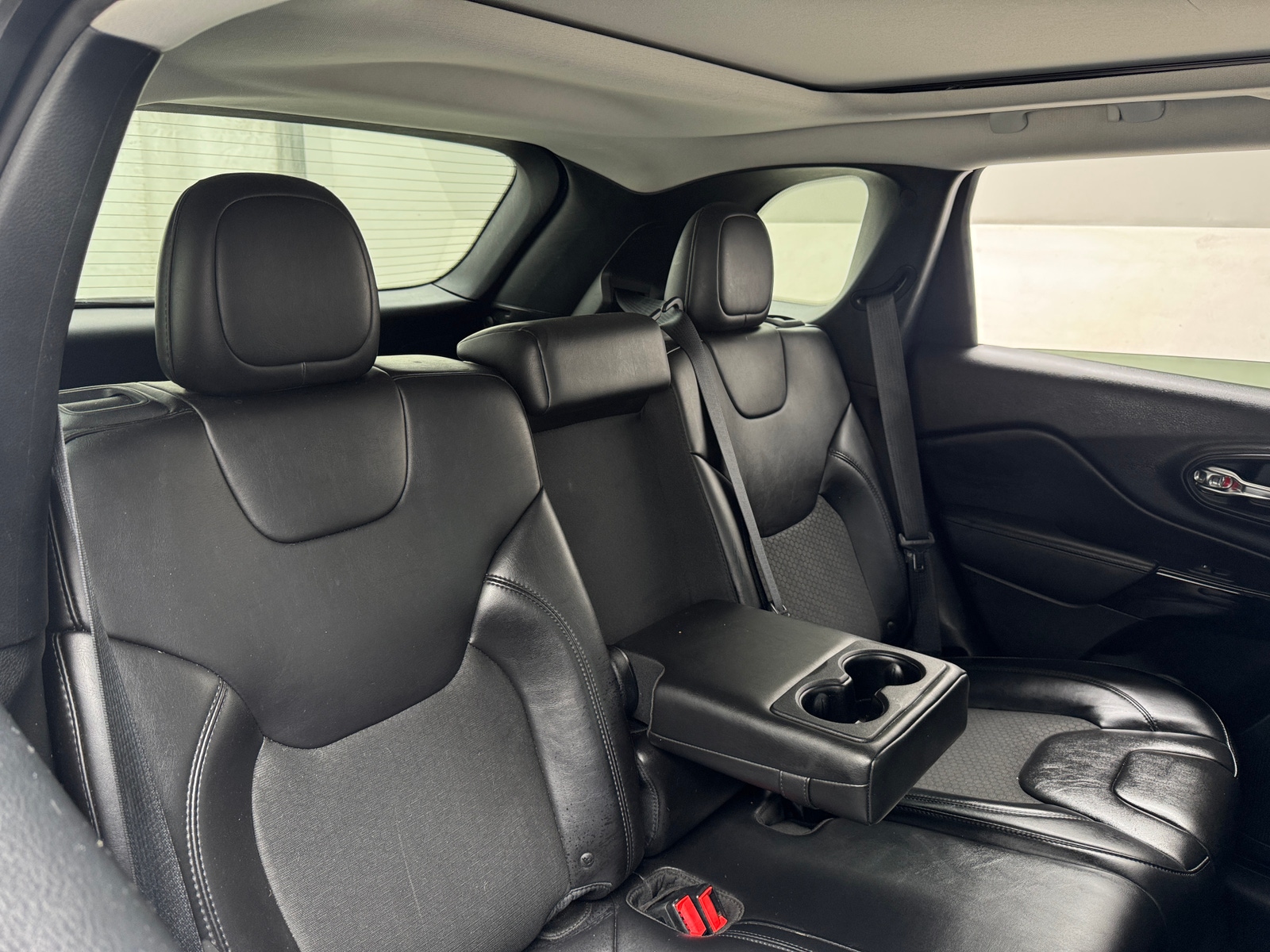 Thumbnail: 2019 Jeep Cherokee - 6