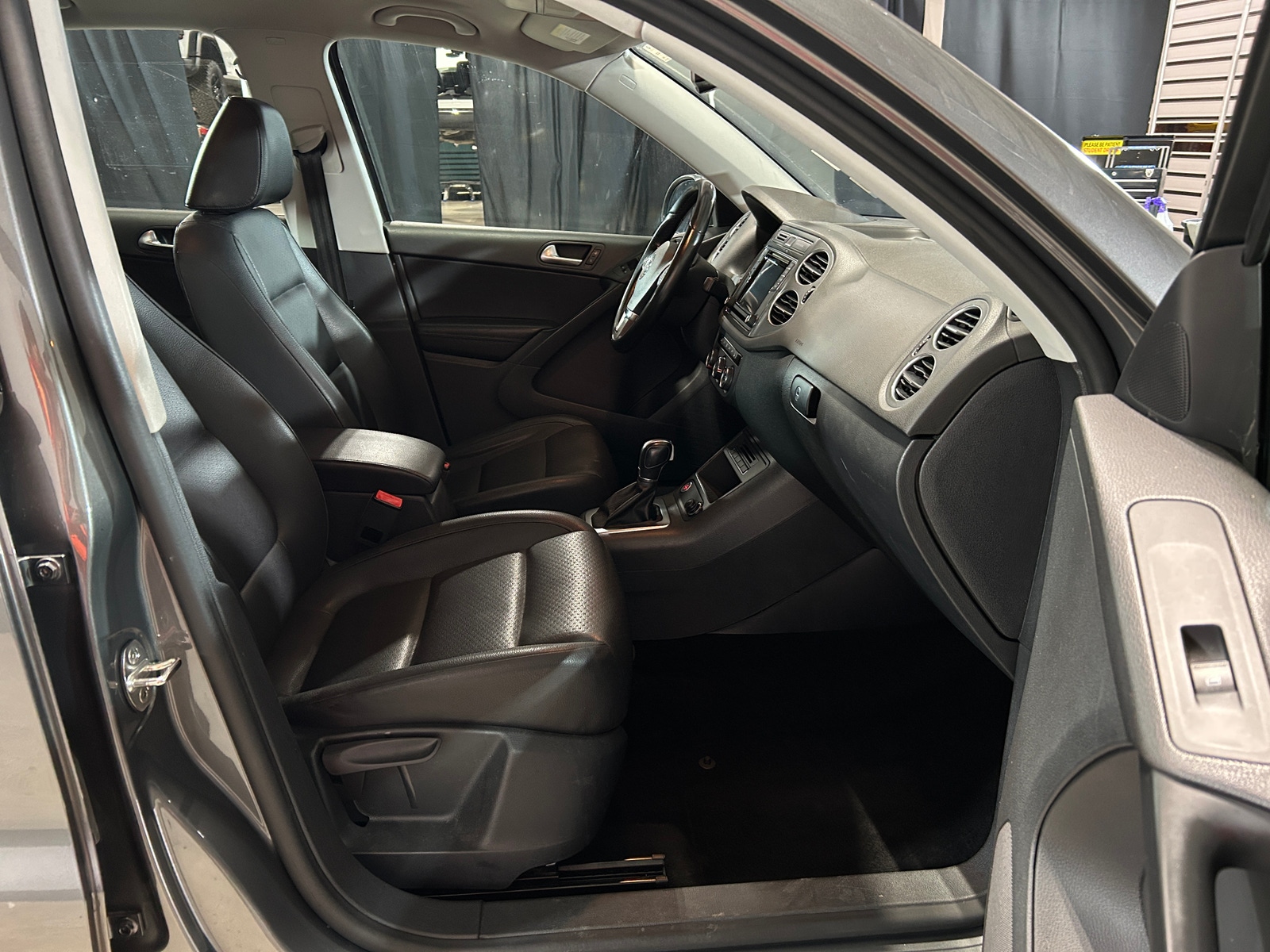 Thumbnail: 2017 Volkswagen Tiguan - 2