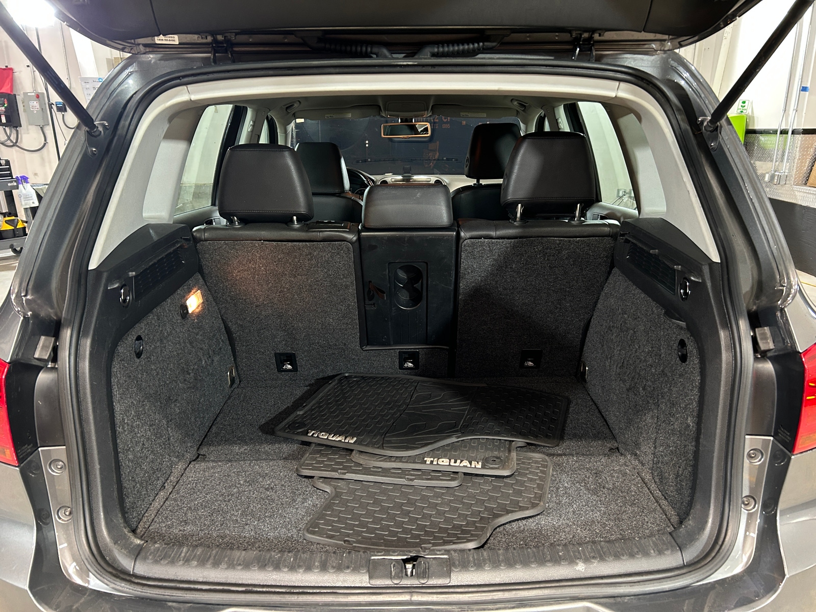 Thumbnail: 2017 Volkswagen Tiguan - 7