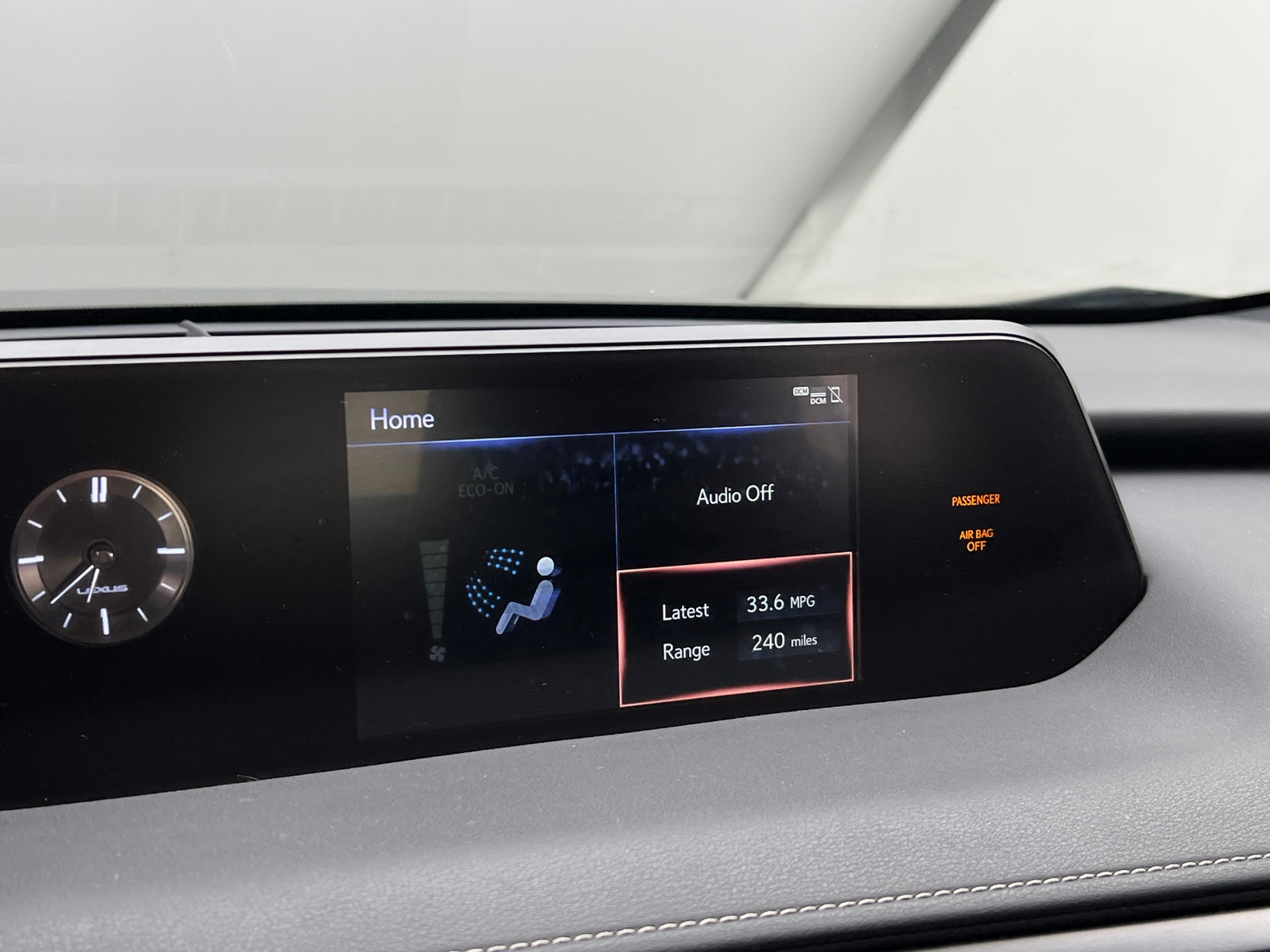 Thumbnail: 2020 Lexus UX - 3