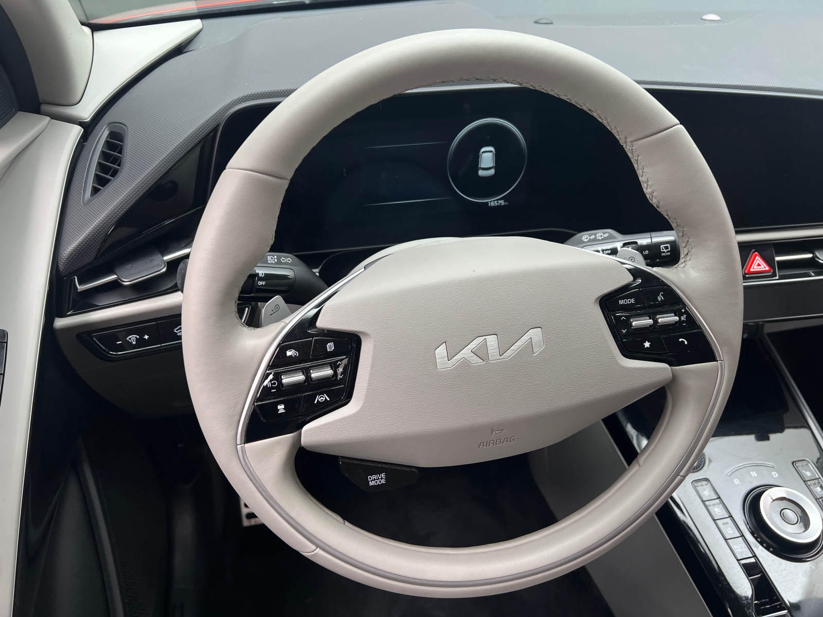 Thumbnail: 2023 Kia Niro - 4