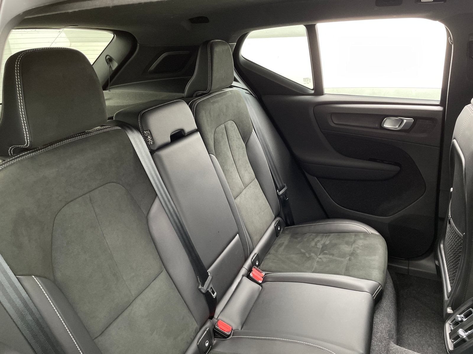 Thumbnail: 2022 Volvo XC40 - 5