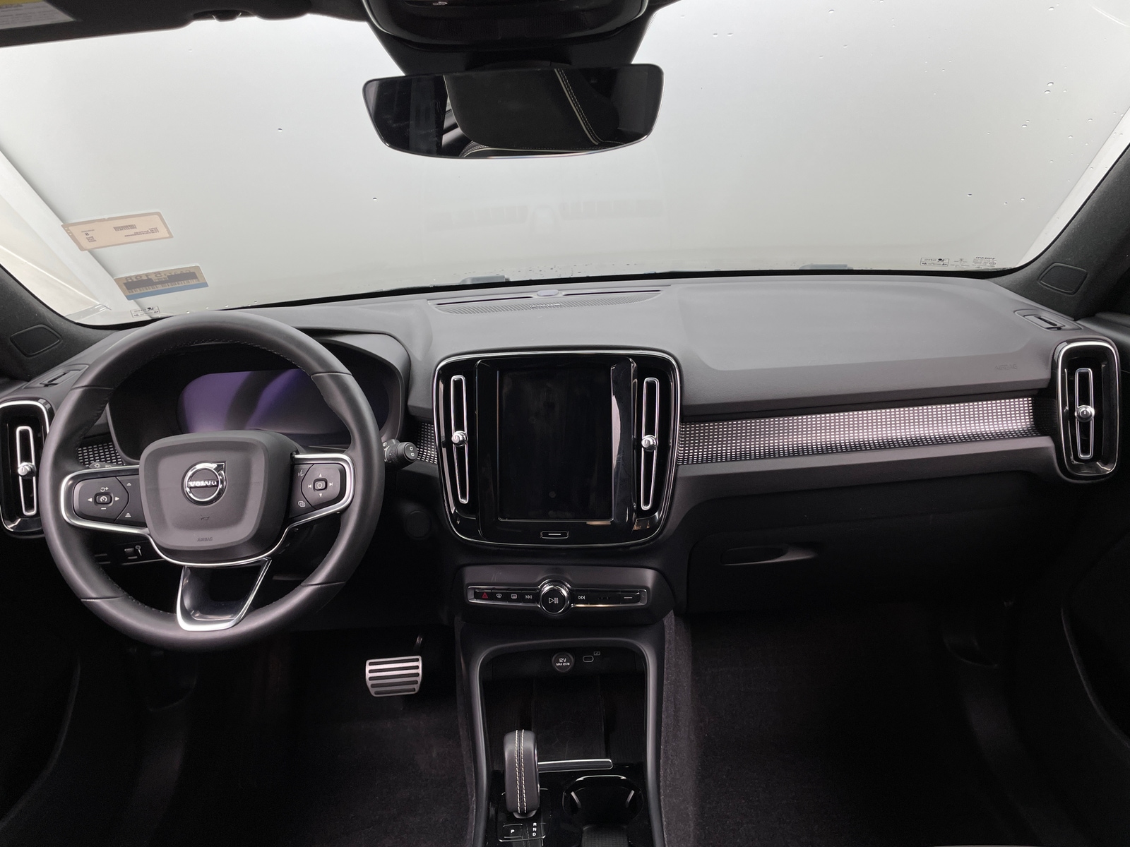 Thumbnail: 2022 Volvo XC40 - 2