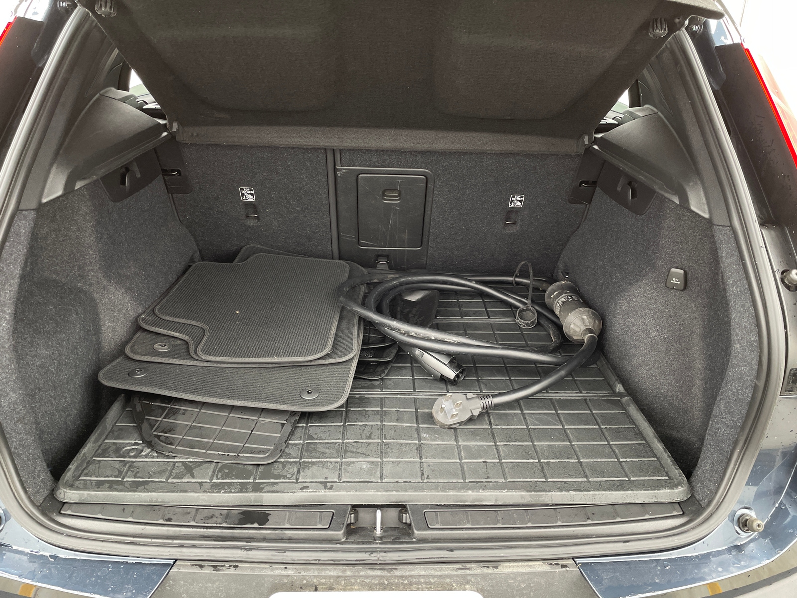 Thumbnail: 2022 Volvo XC40 - 6