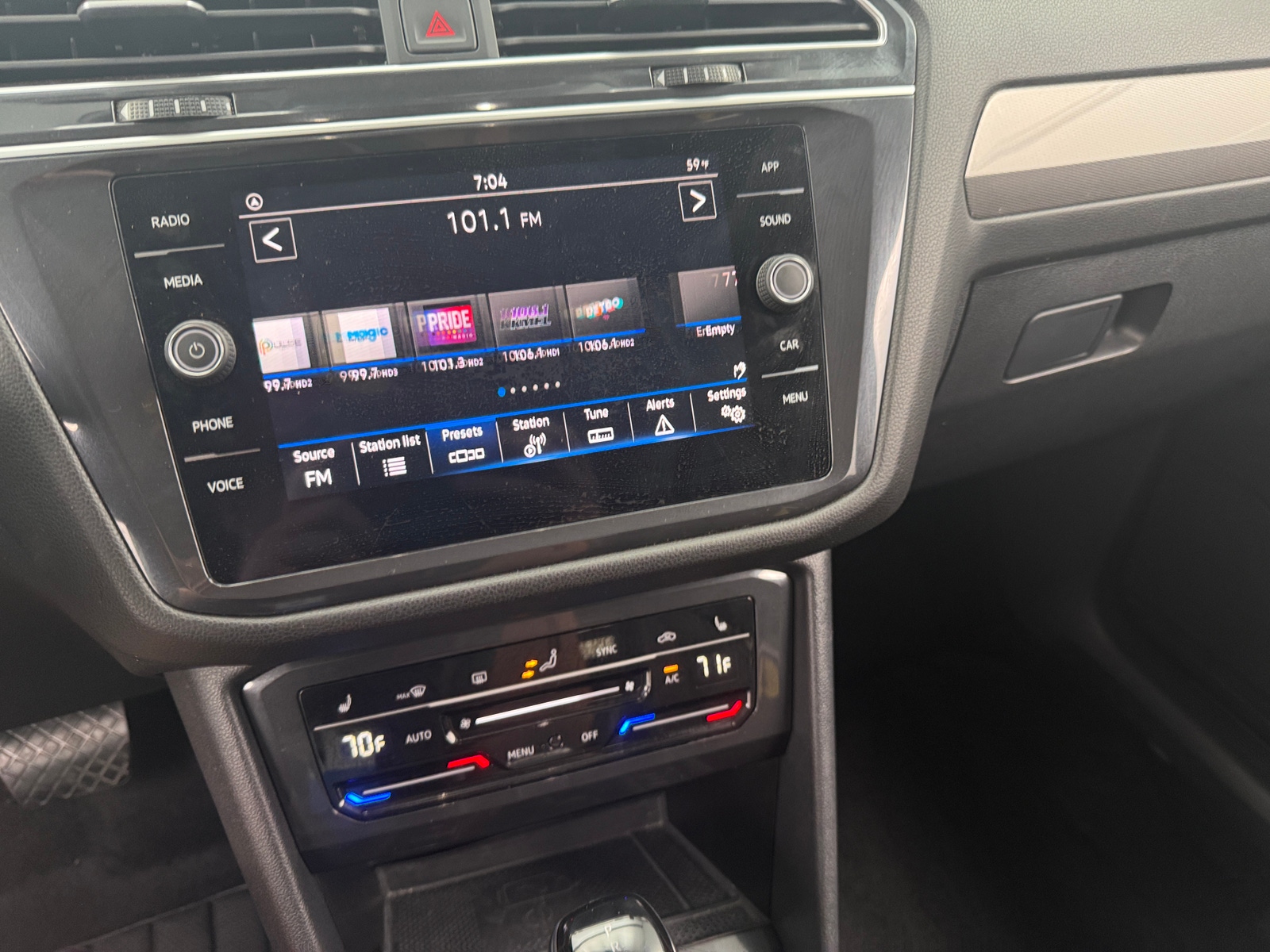 Thumbnail: 2024 Volkswagen Tiguan - 3