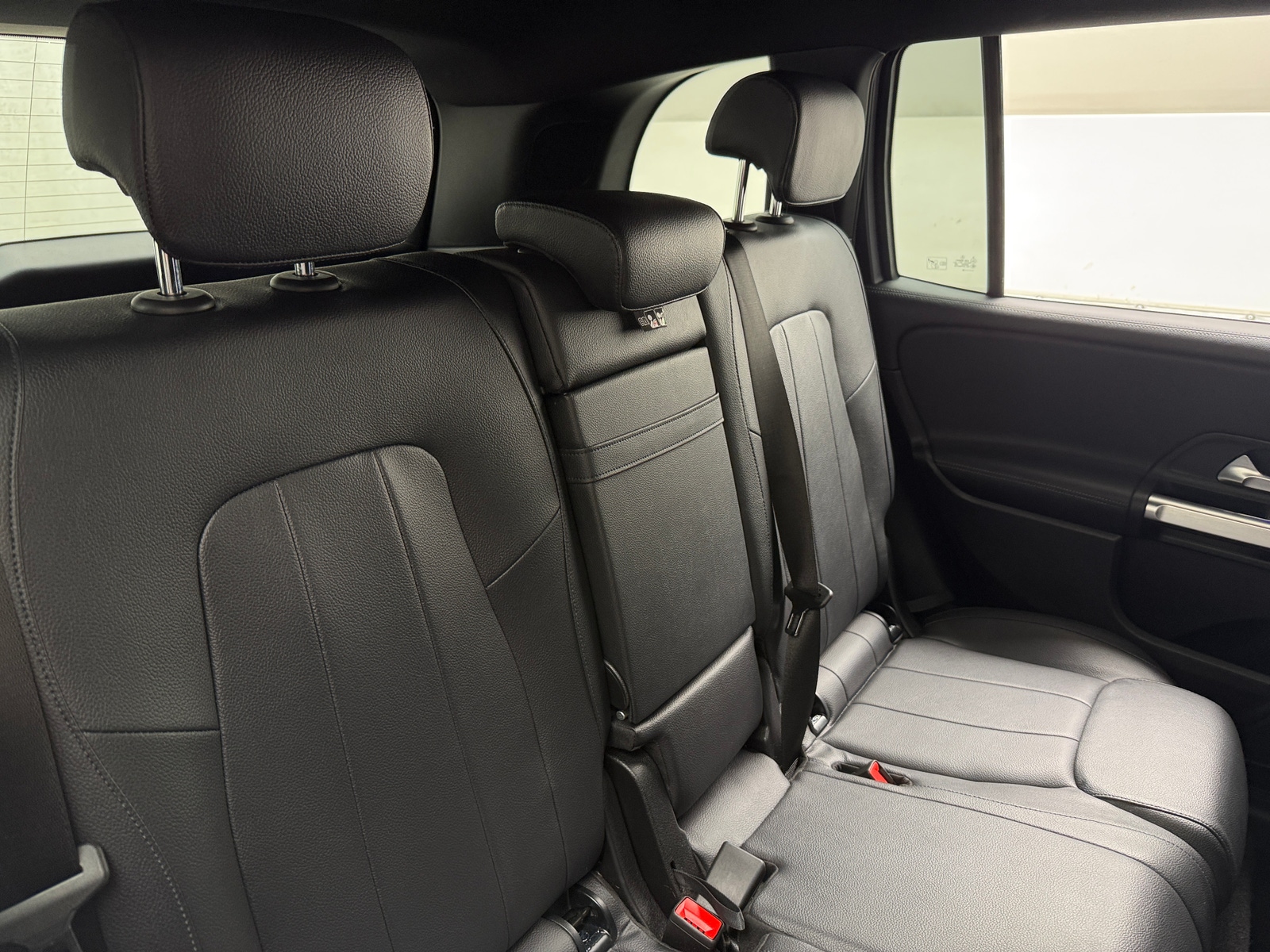 Thumbnail: 2020 Mercedes-Benz GLB - 5