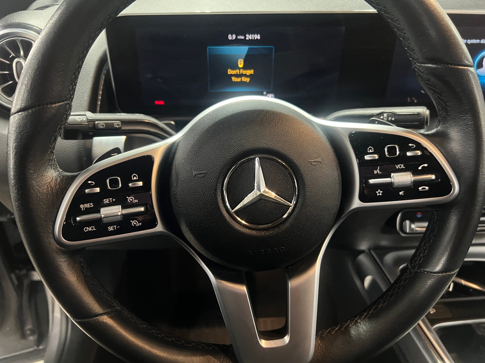 Thumbnail: 2020 Mercedes-Benz GLB - 4