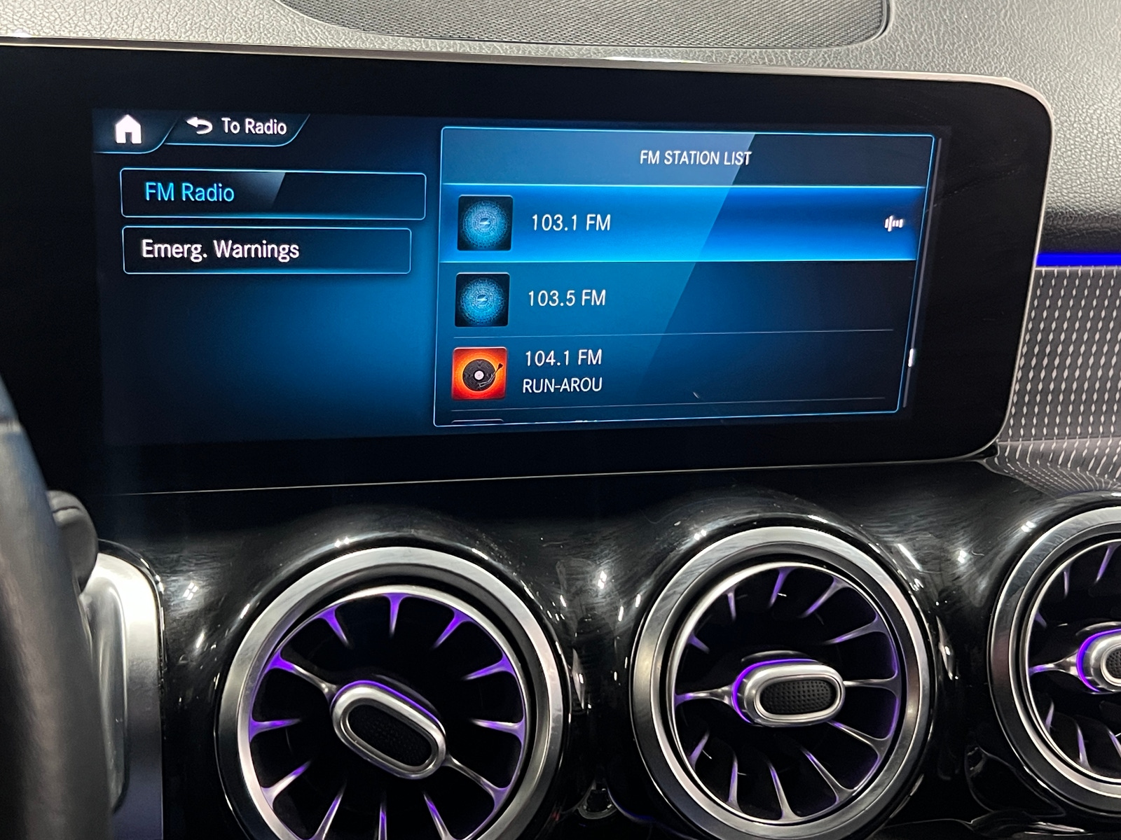 Thumbnail: 2020 Mercedes-Benz GLB - 3