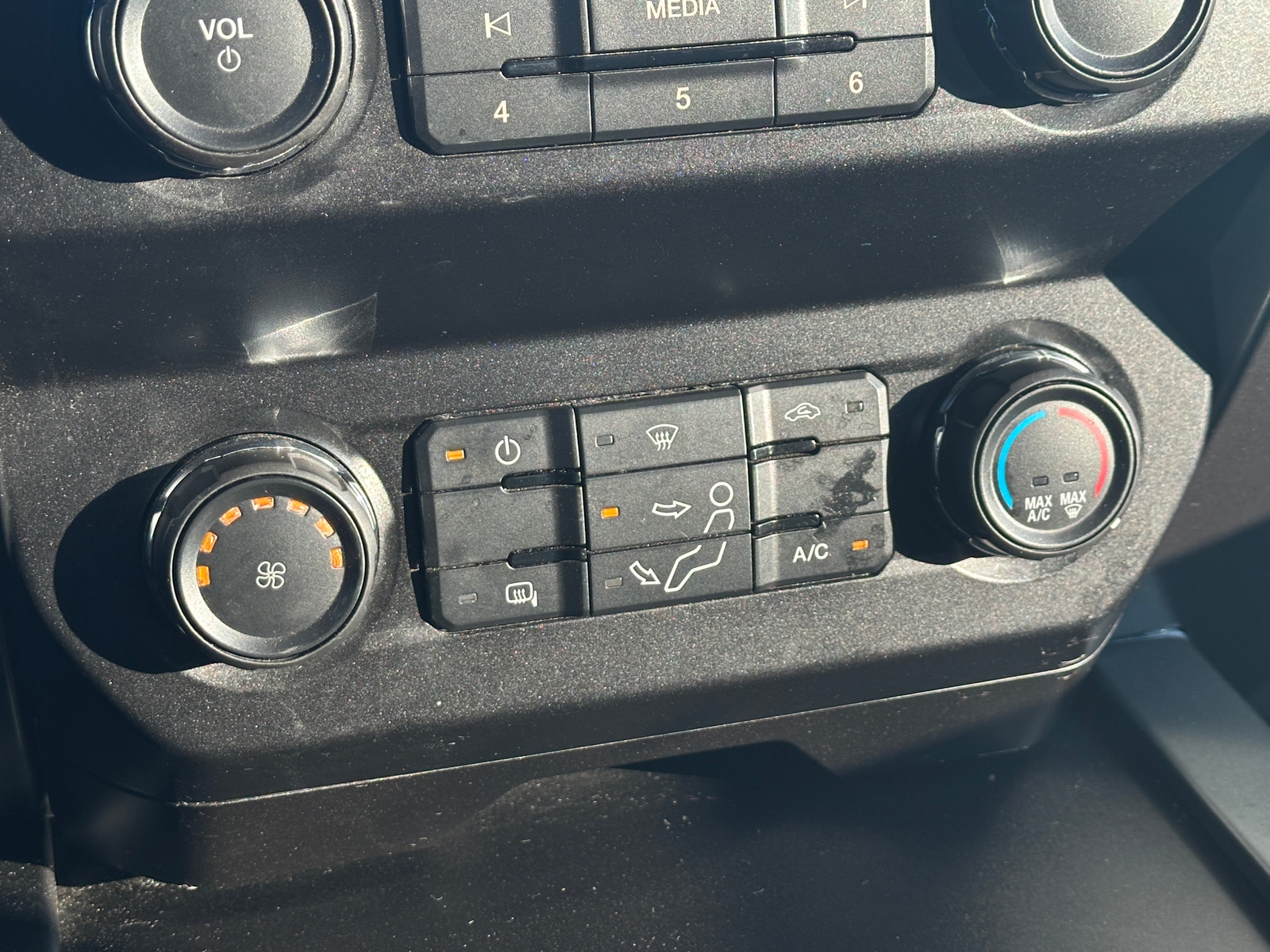 Thumbnail: 2022 Ford Econoline - 4