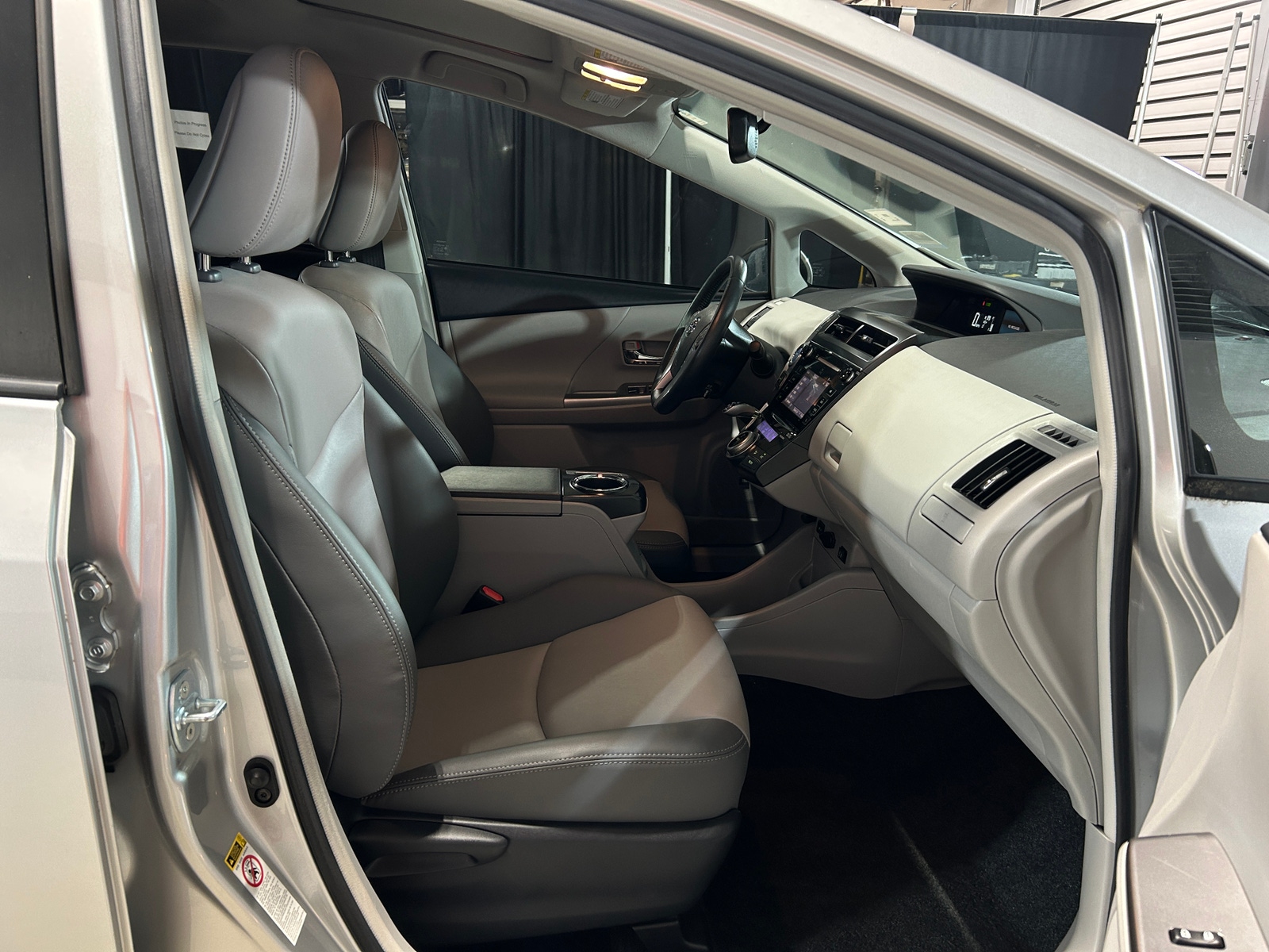 Thumbnail: 2015 Toyota Prius v - 2