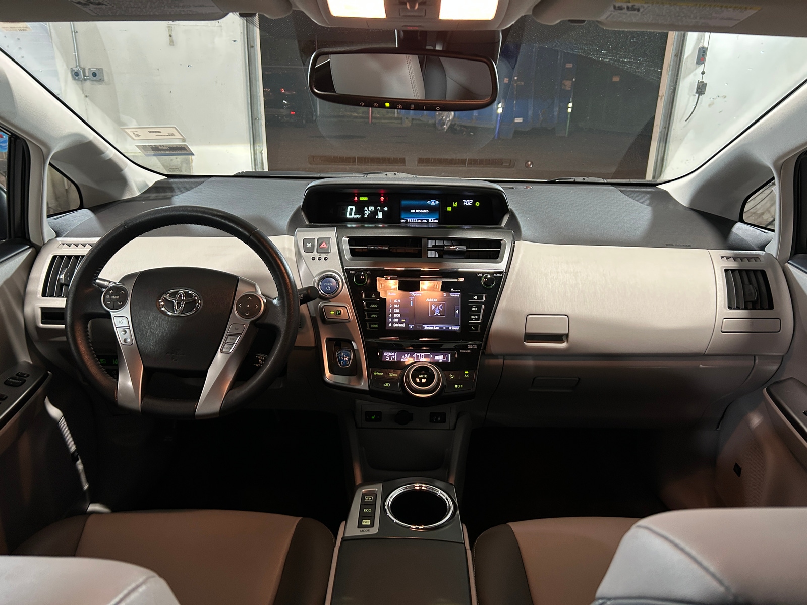 Thumbnail: 2015 Toyota Prius v - 3