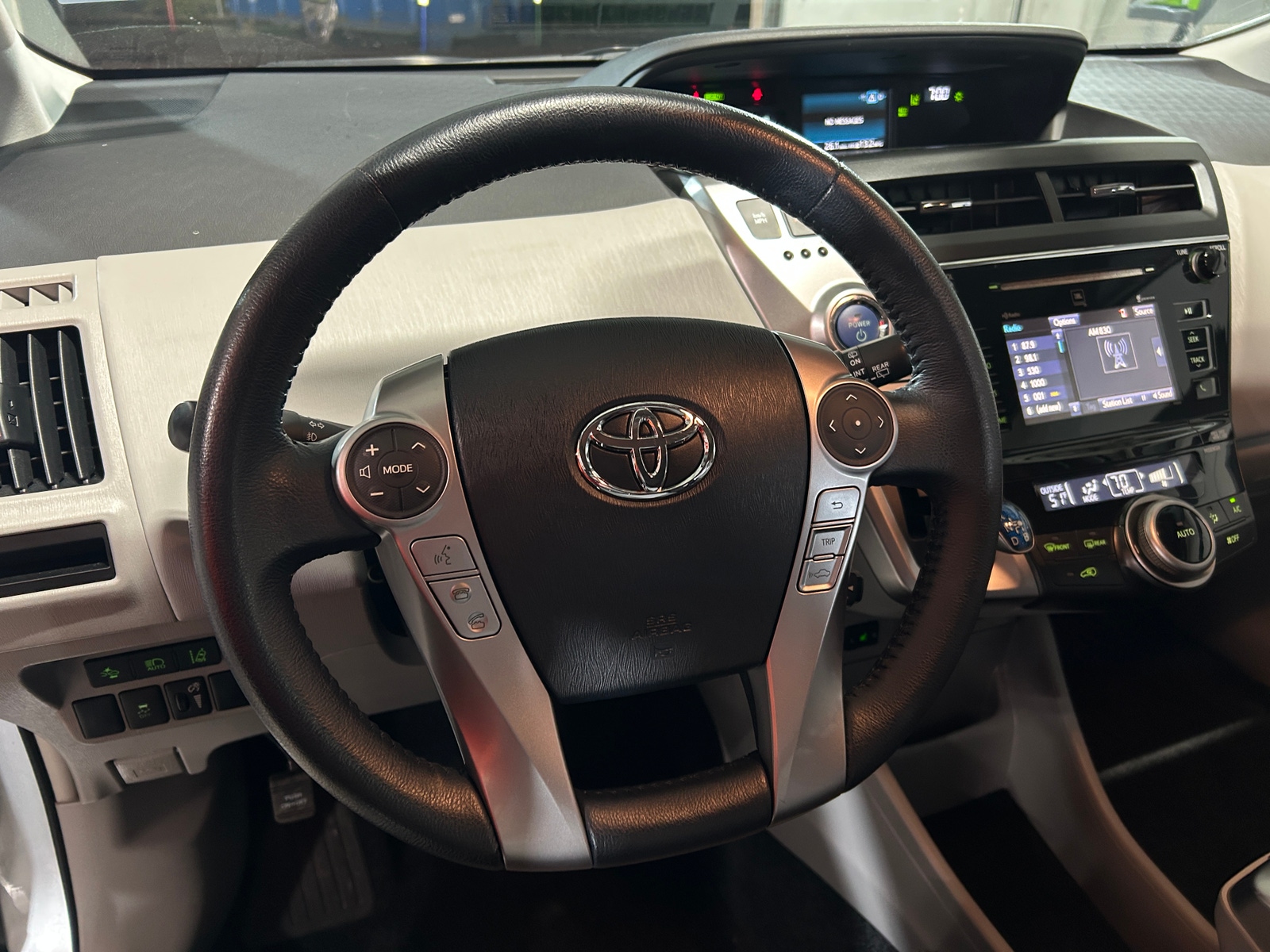 Thumbnail: 2015 Toyota Prius v - 5