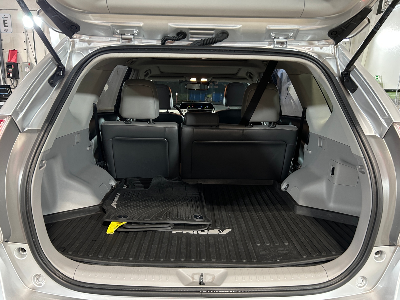 Thumbnail: 2015 Toyota Prius v - 7