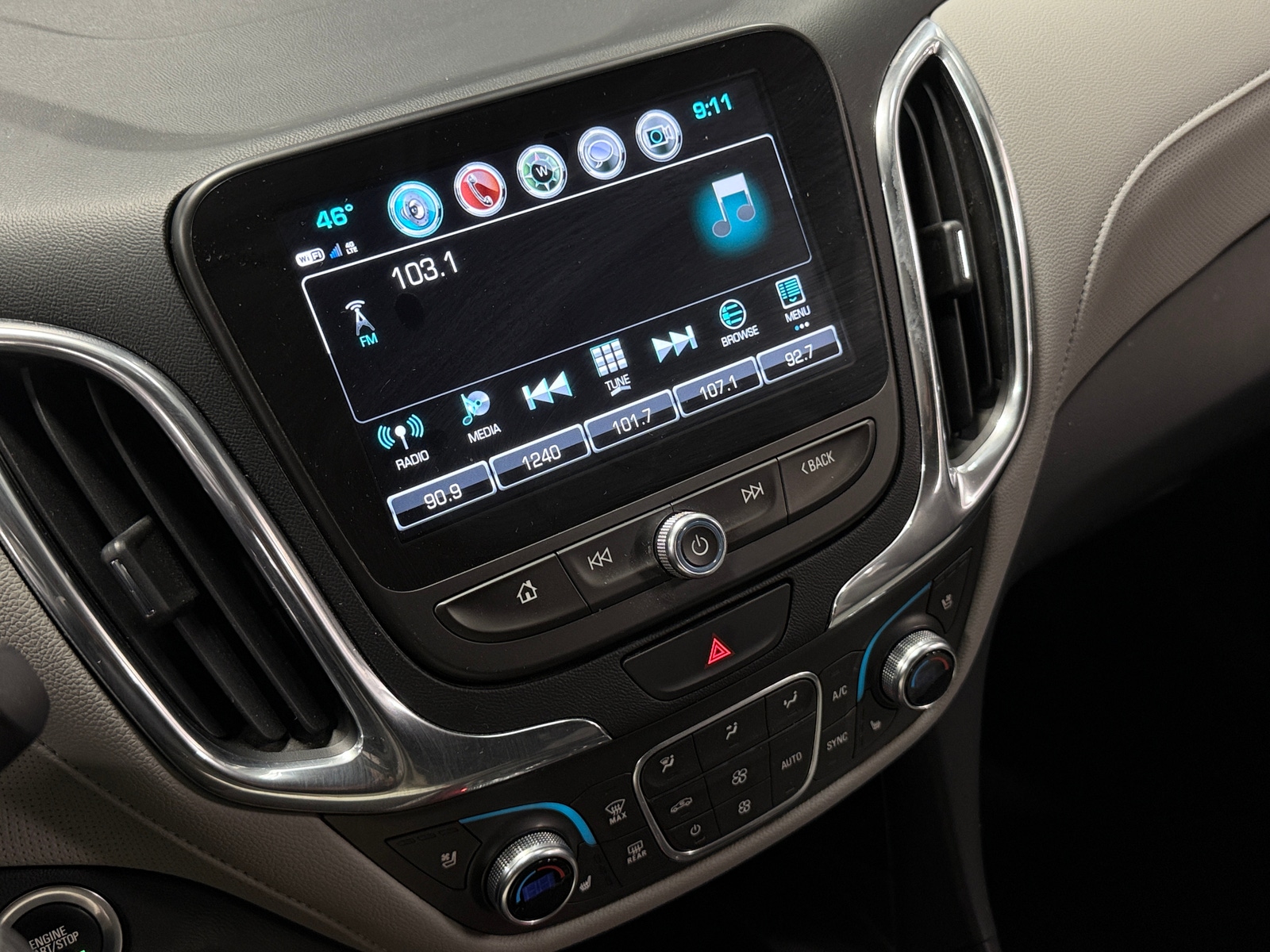 Thumbnail: 2018 Chevrolet Equinox - 3