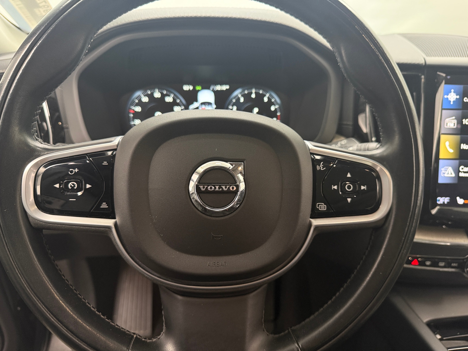 Thumbnail: 2021 Volvo XC60 - 4