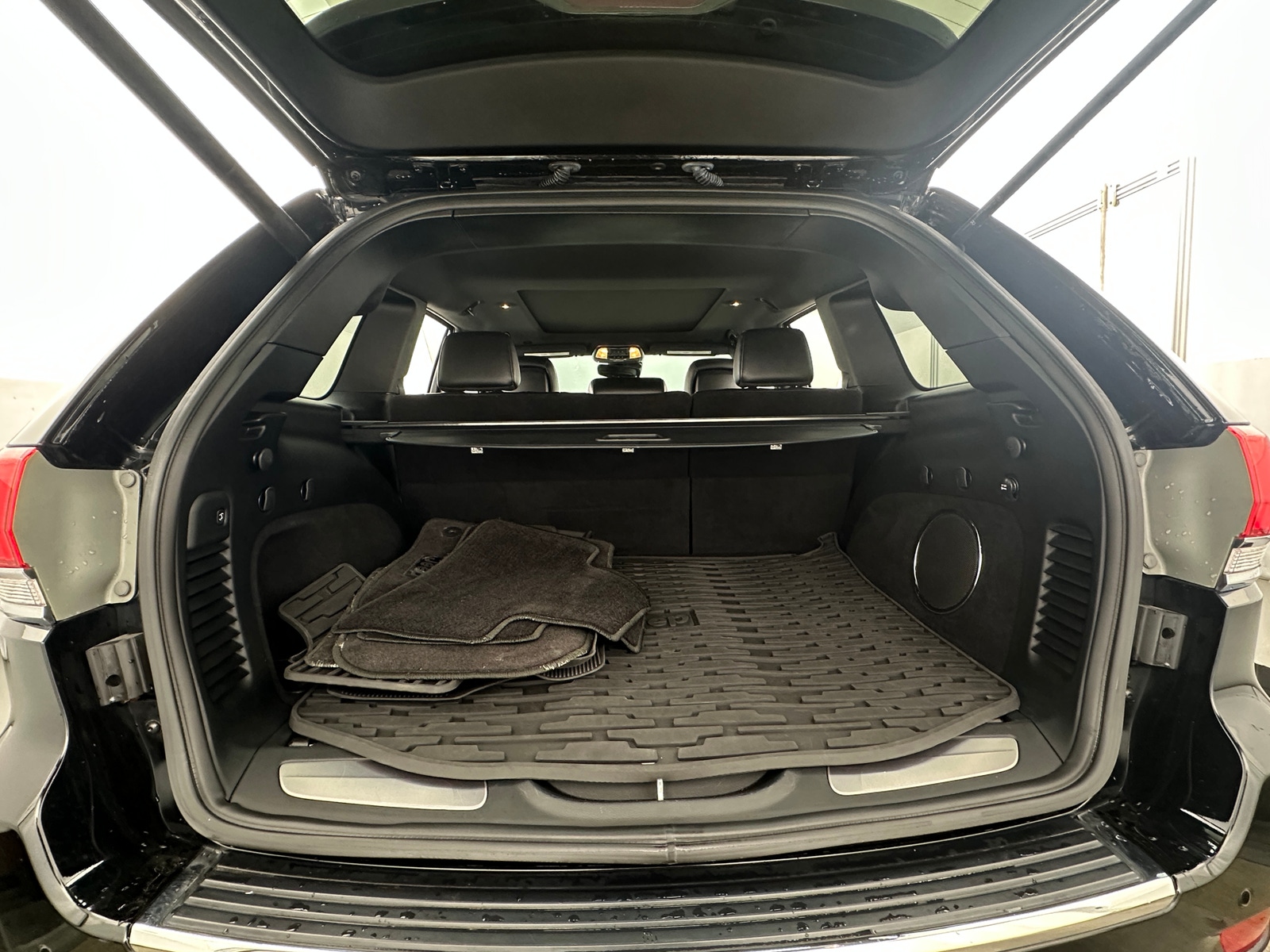 Thumbnail: 2017 Jeep Grand Cherokee - 6