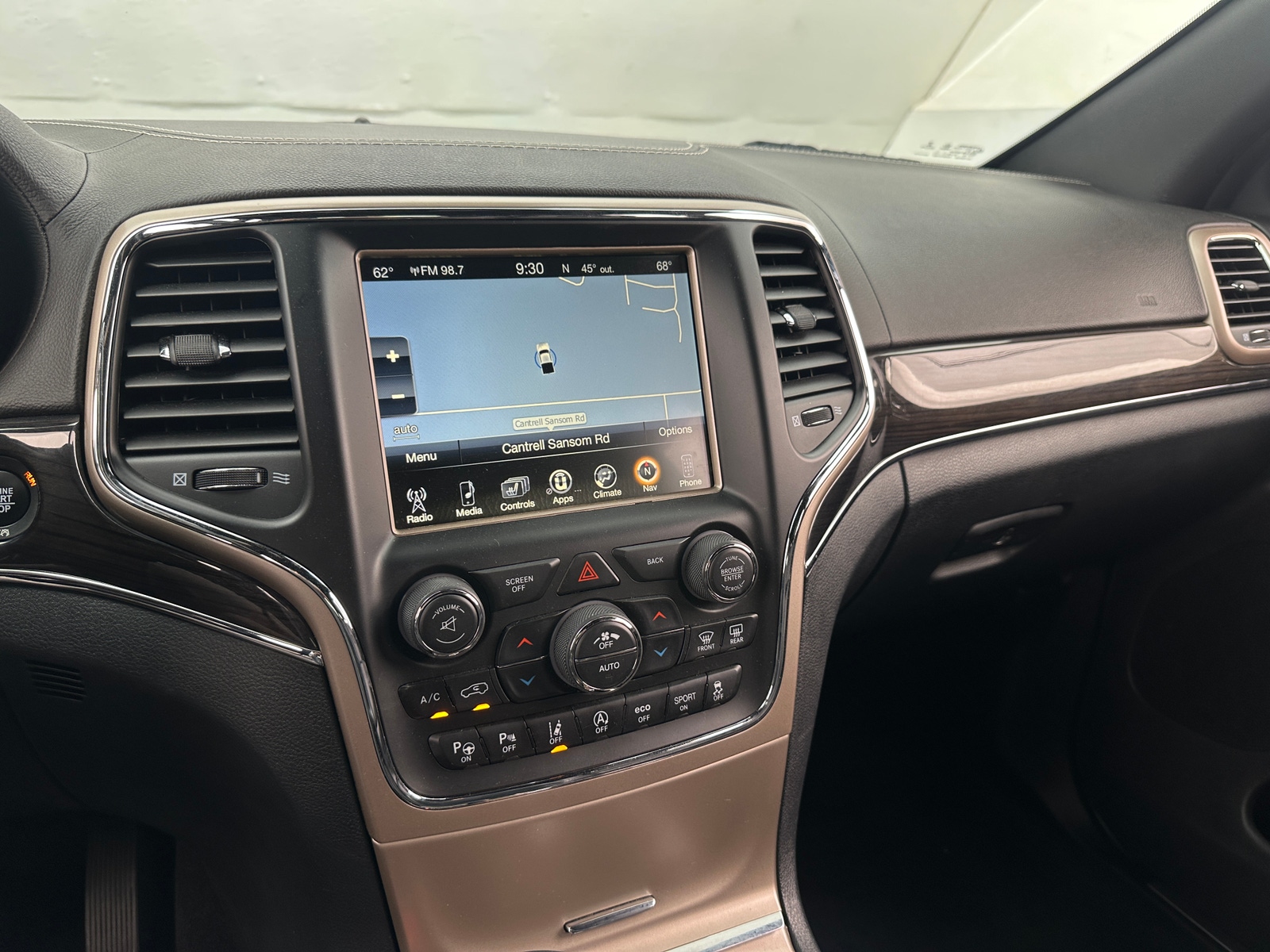 Thumbnail: 2017 Jeep Grand Cherokee - 3