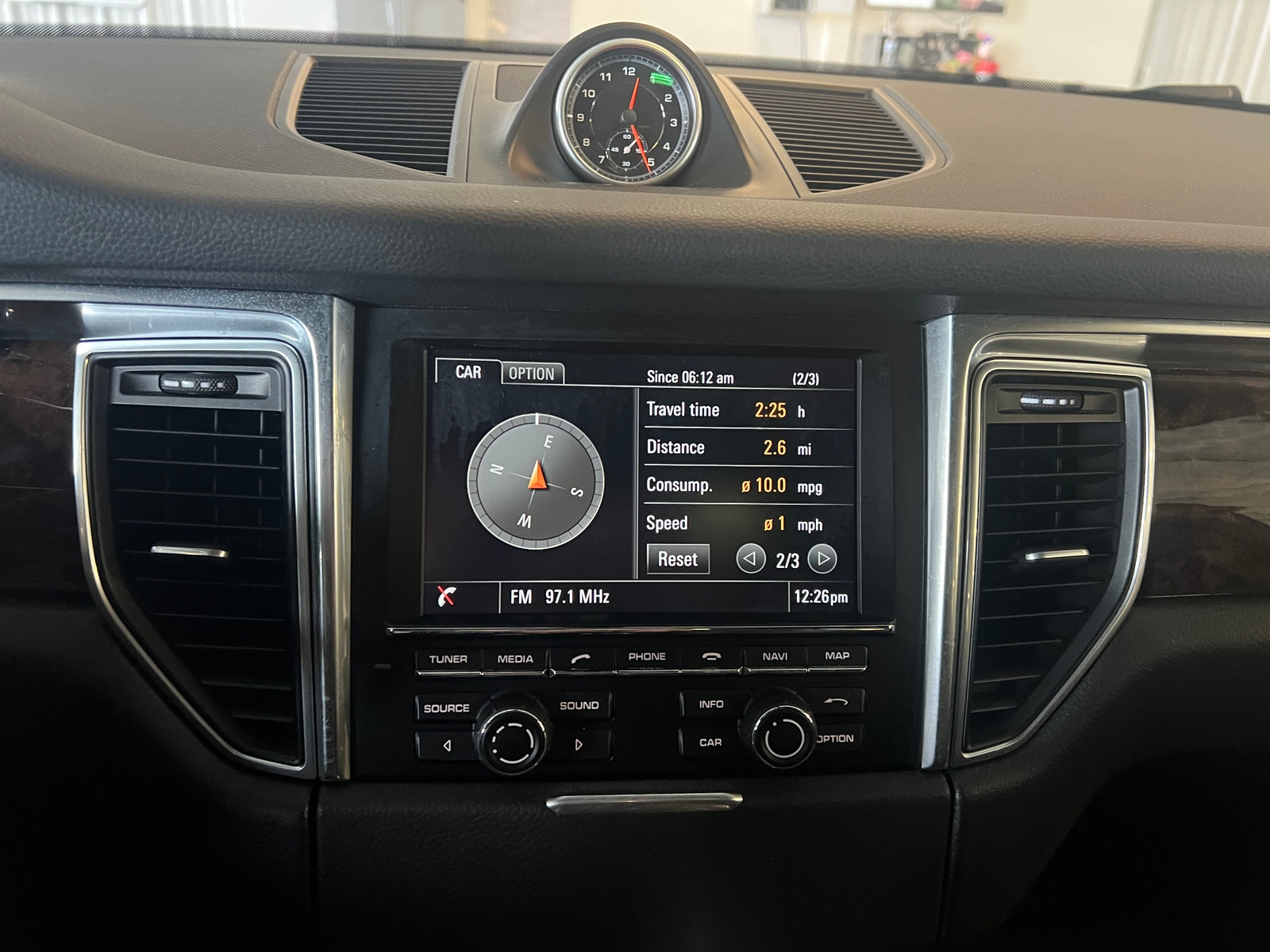 Thumbnail: 2015 Porsche Macan - 3