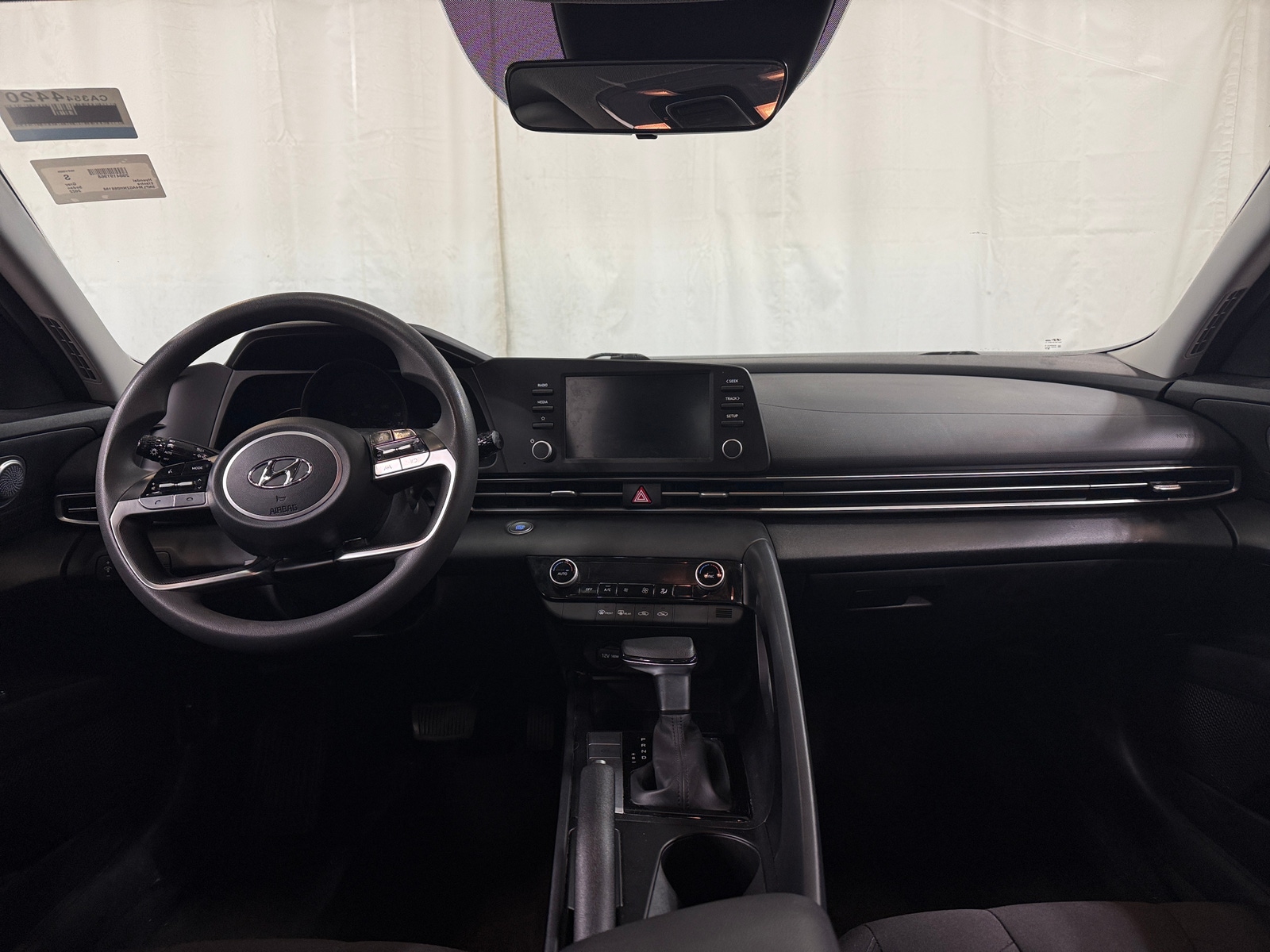 Thumbnail: 2022 Hyundai Elantra - 3