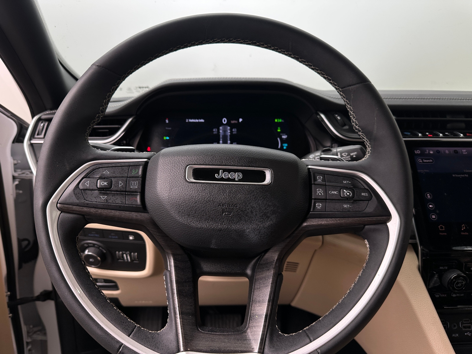 Thumbnail: 2022 Jeep Grand Cherokee - 4