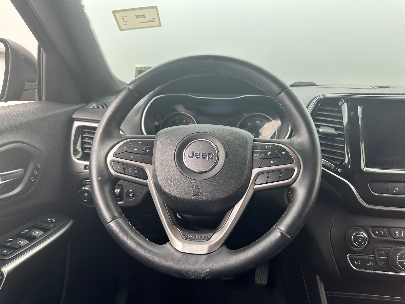 Thumbnail: 2019 Jeep Cherokee - 4