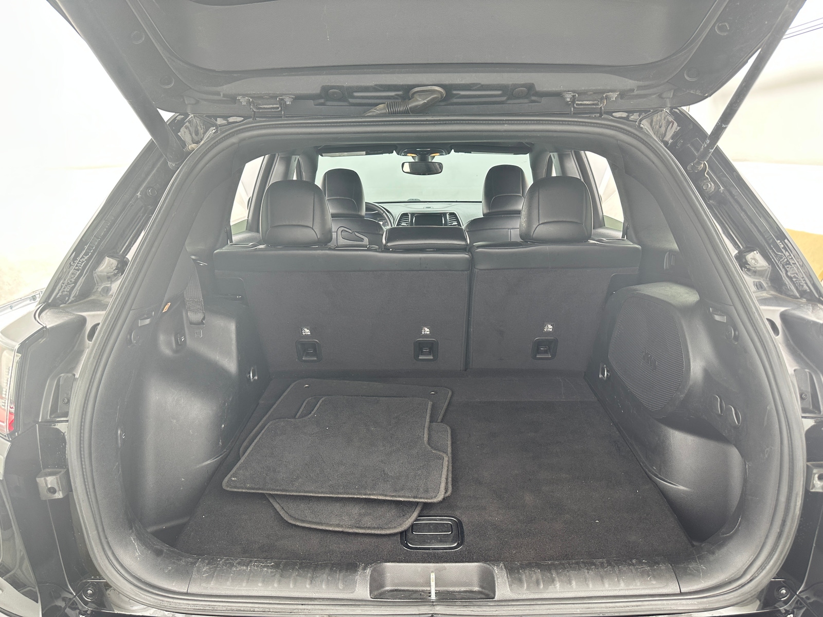 Thumbnail: 2019 Jeep Cherokee - 6