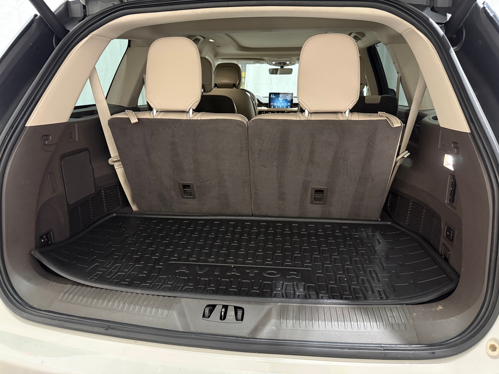 Thumbnail: 2020 Lincoln Aviator - 6