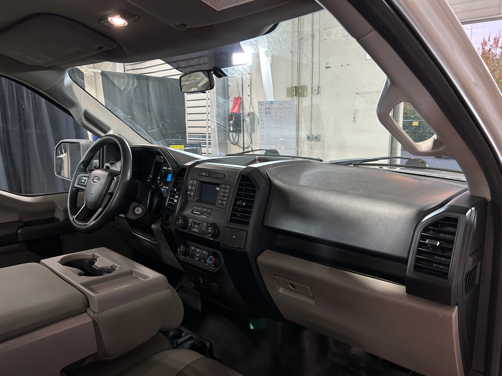 Thumbnail: 2016 Ford Econoline - 3